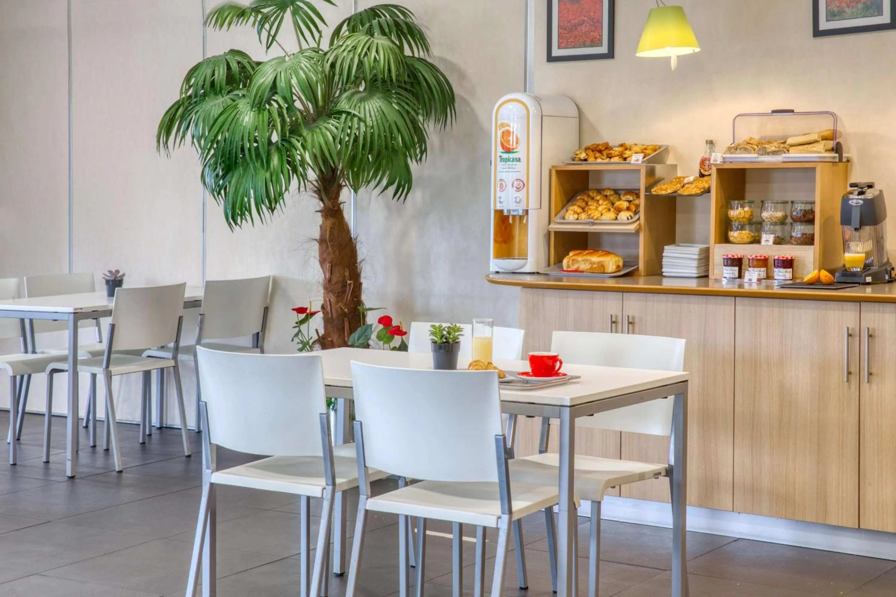 Restaurant/places to eat in Sure Hotel by Best Western Nantes Saint-Herblain