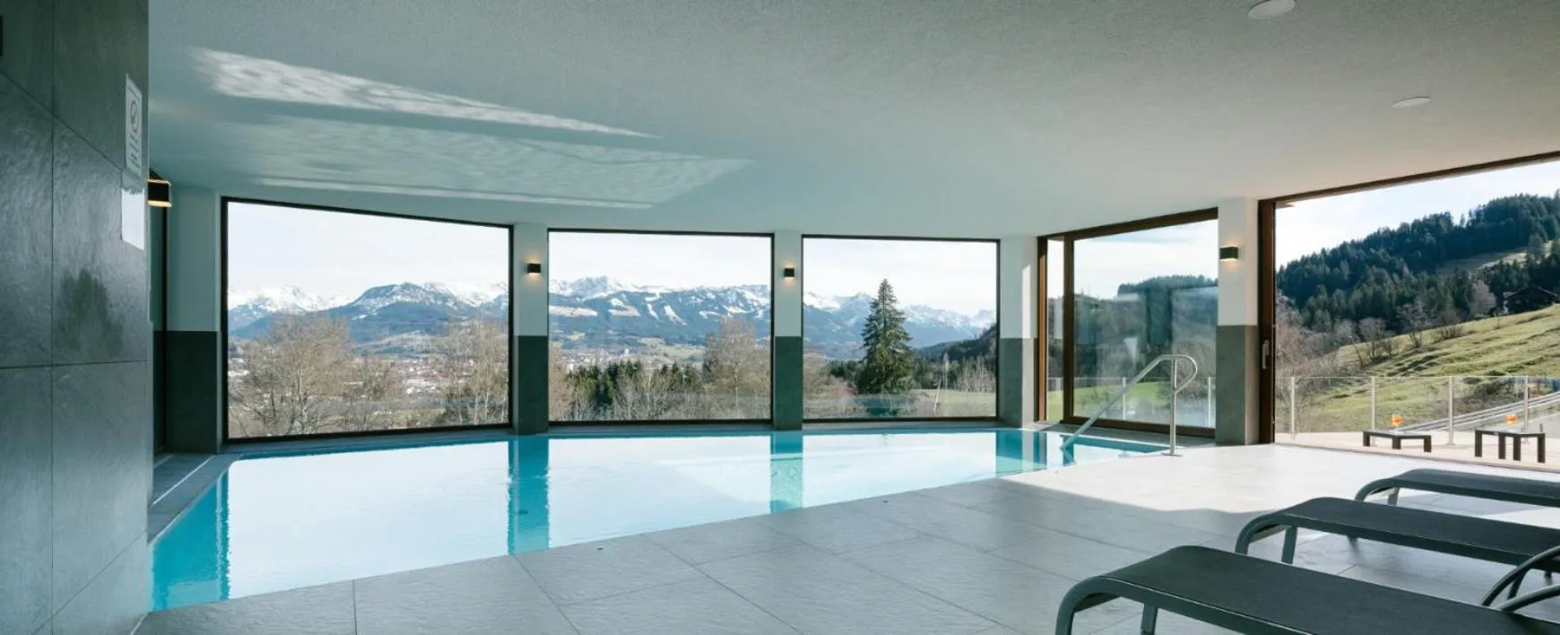 Swimming pool in Panoramahotel Kühbergalp