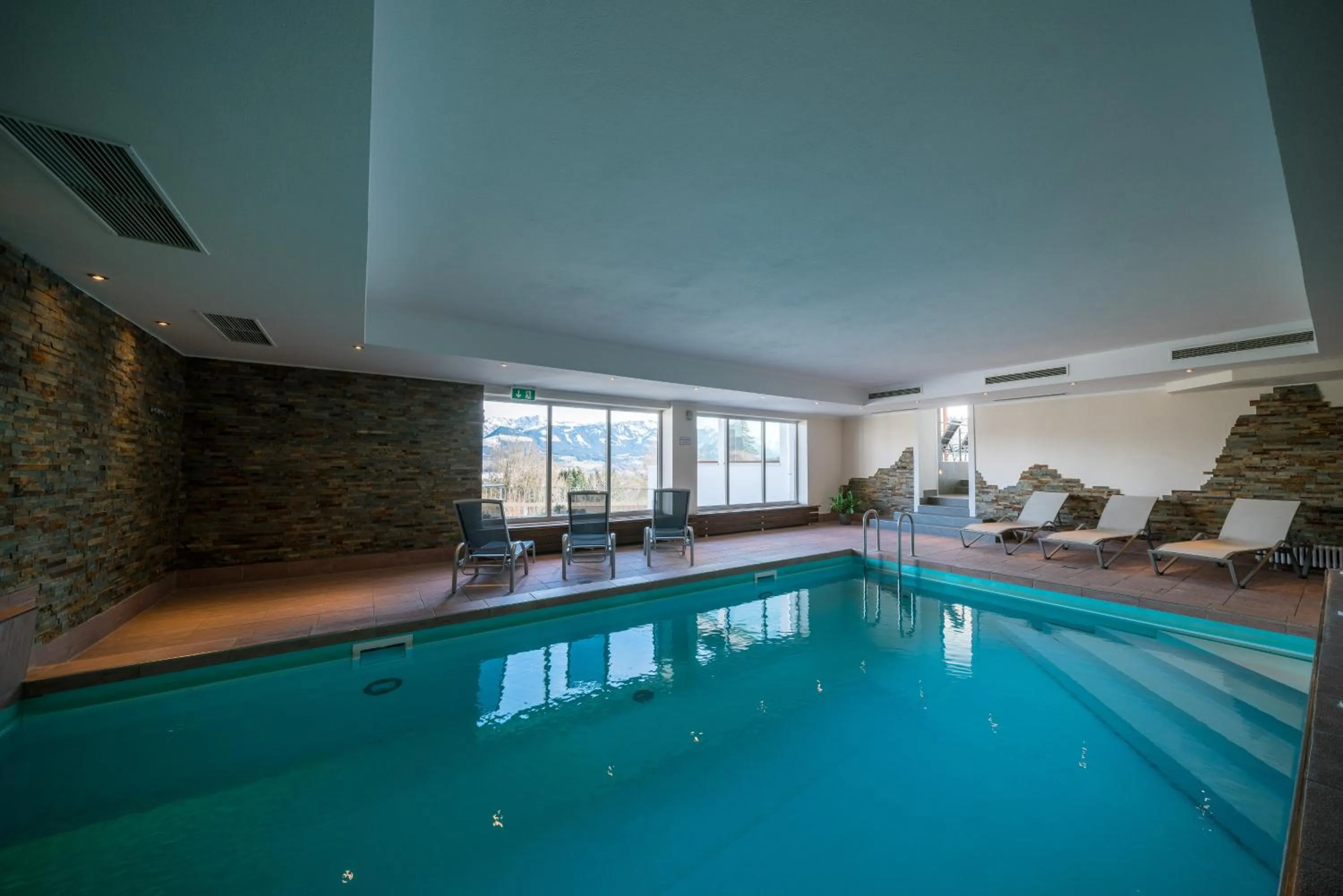 Swimming pool in Panoramahotel Kühbergalp