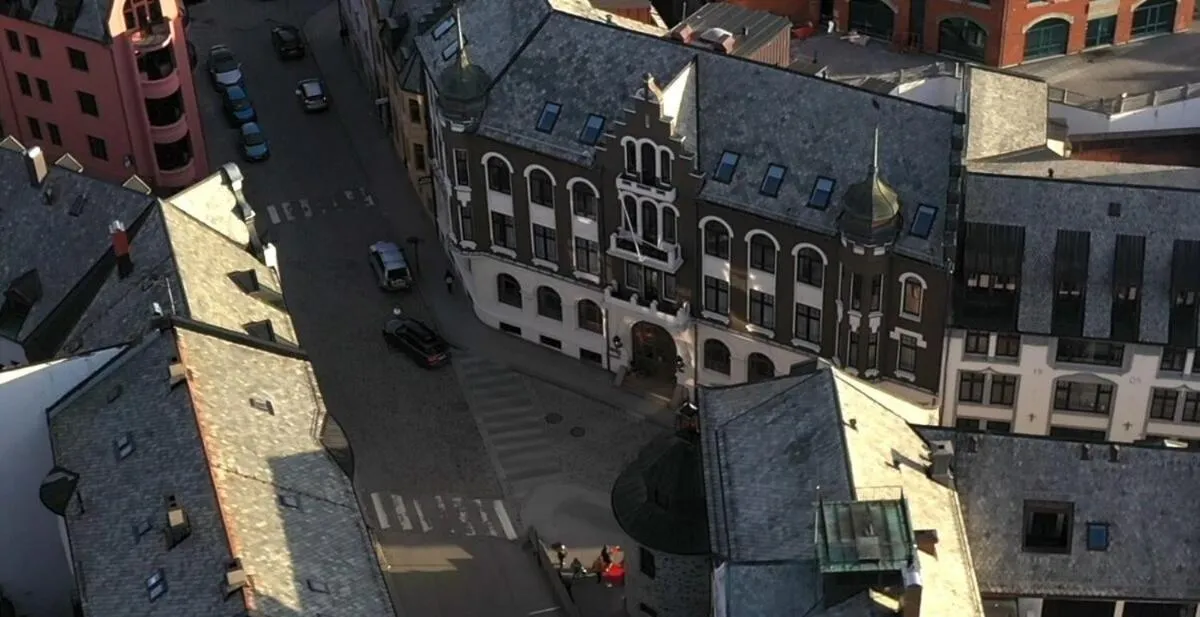 Property building in Hotel 1904