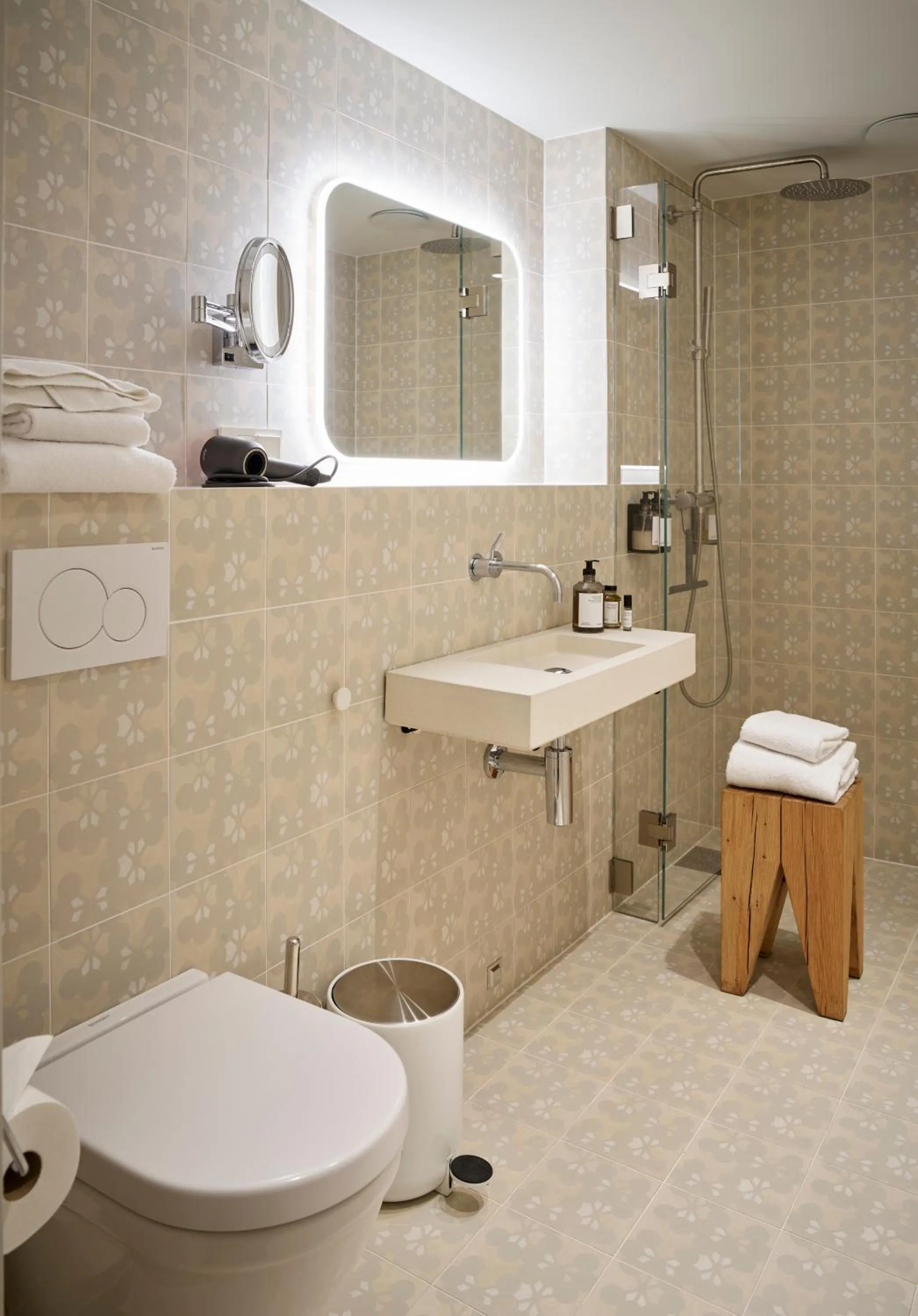 Toilet in Hotel 1904