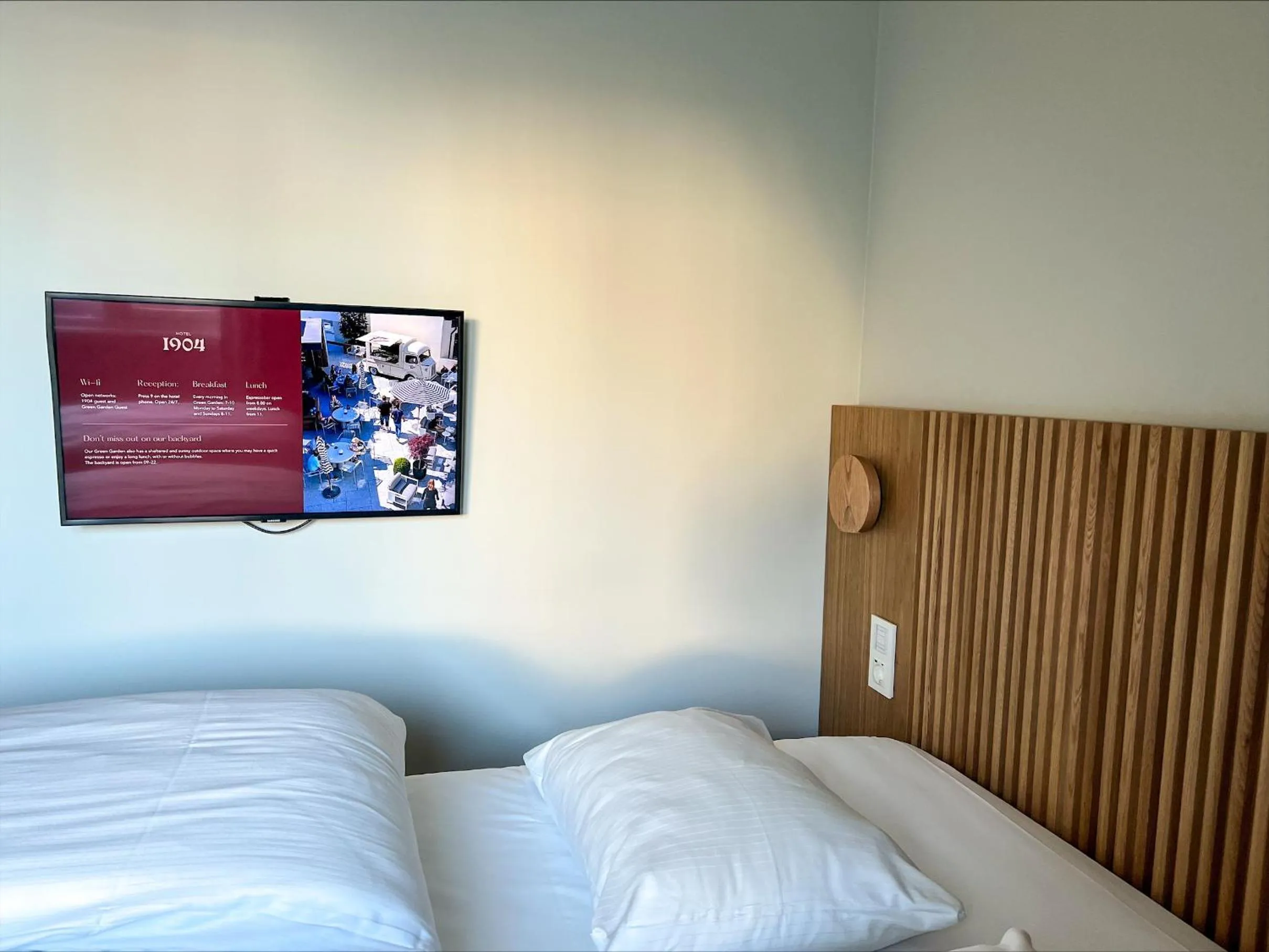 TV and multimedia, Bed in Hotel 1904