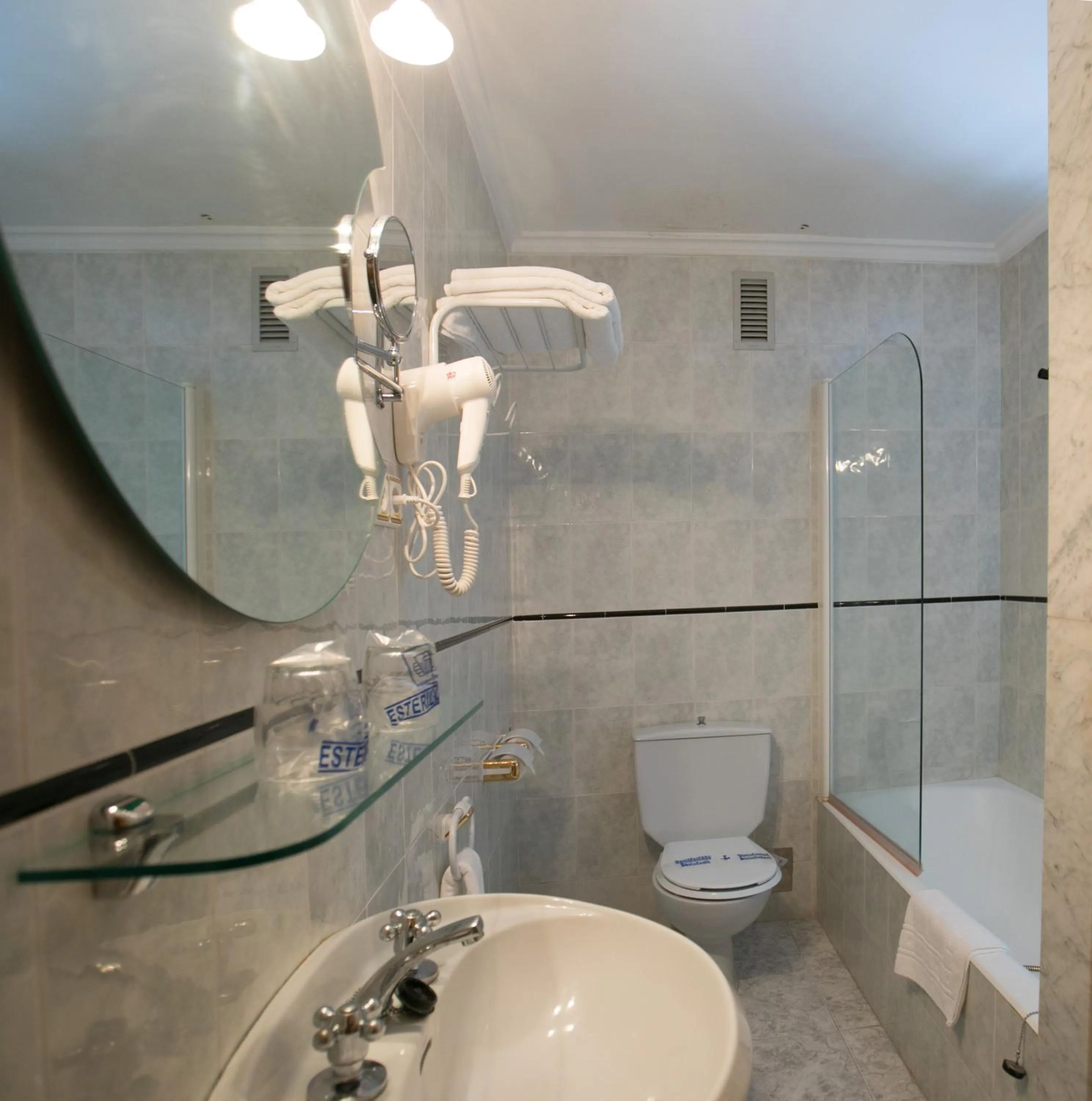 Bathroom in Hotel Odon