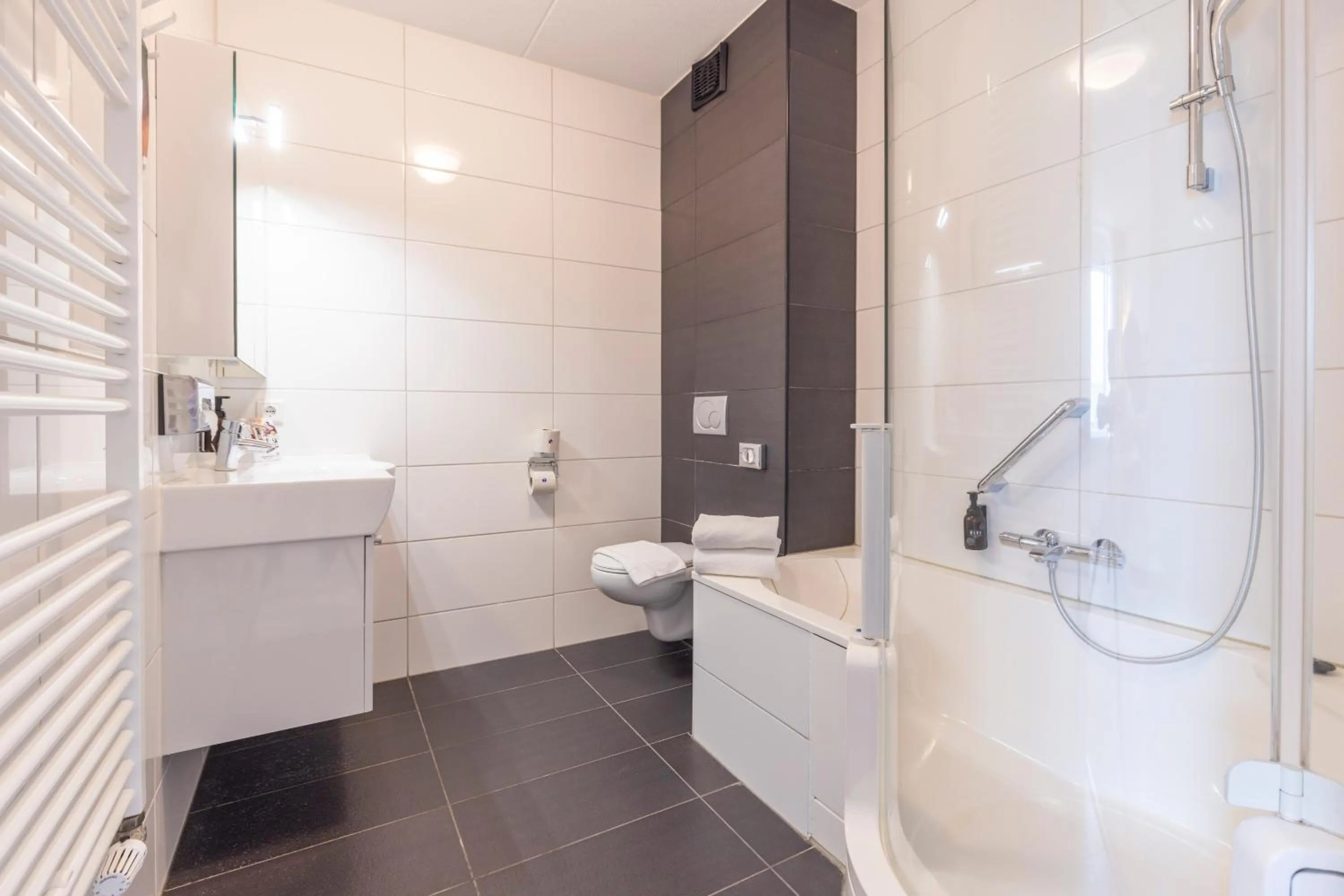 Bathroom in Fletcher Wellness-Hotel Kamperduinen