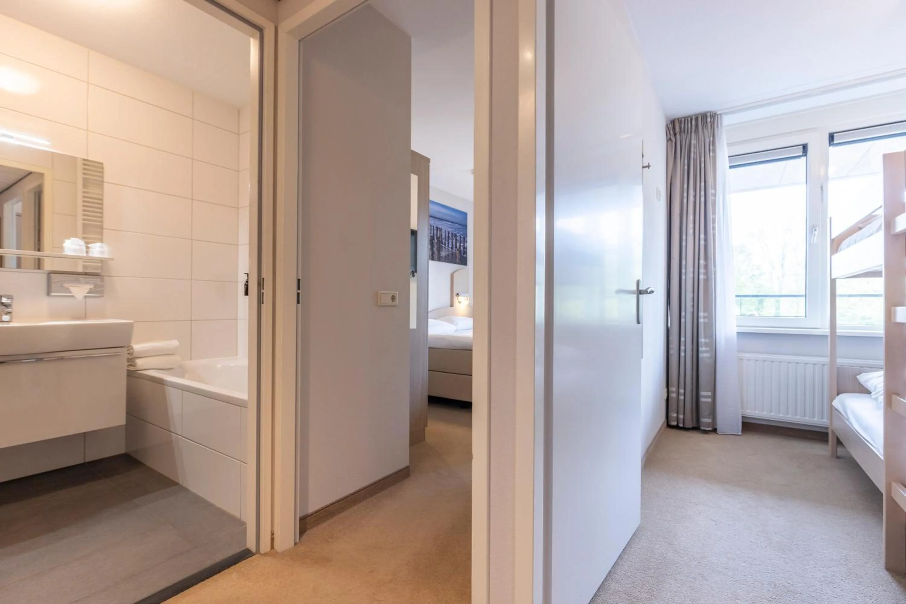 Bathroom, Bed in Fletcher Wellness-Hotel Kamperduinen