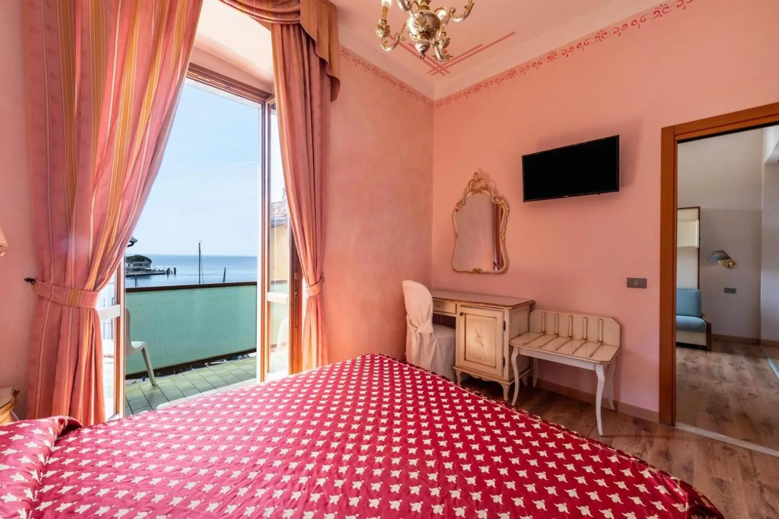 Bed in Garda Sol SPA Hotel & Appartamenti