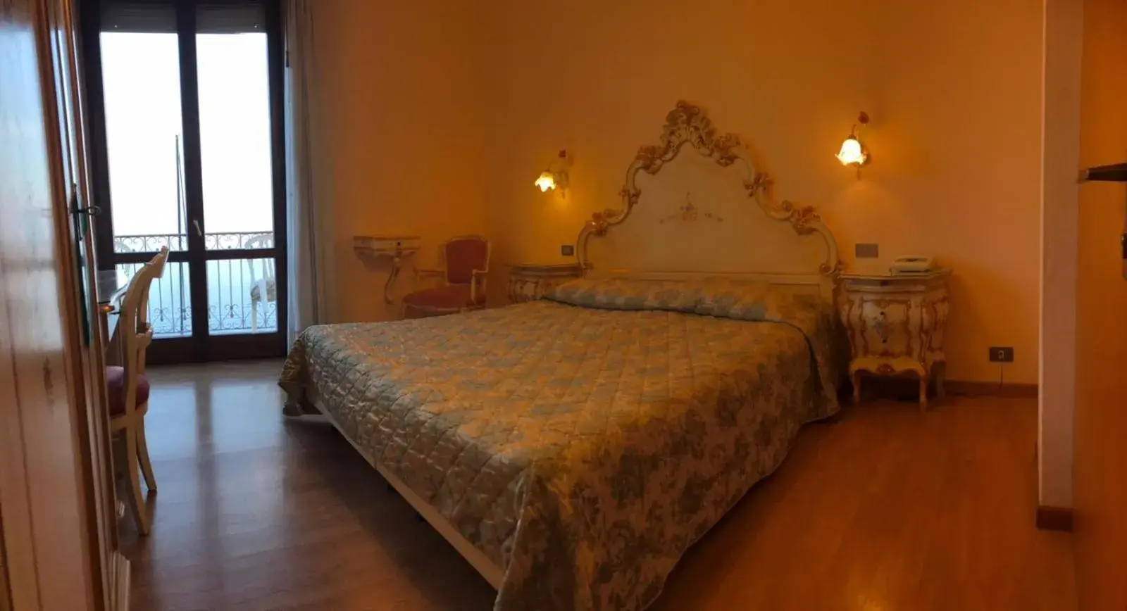Double or Twin Room with Lake View in Garda Sol SPA Hotel & Appartamenti Double or Twin Room with Lake View in Garda Sol SPA Hotel & Appartamenti