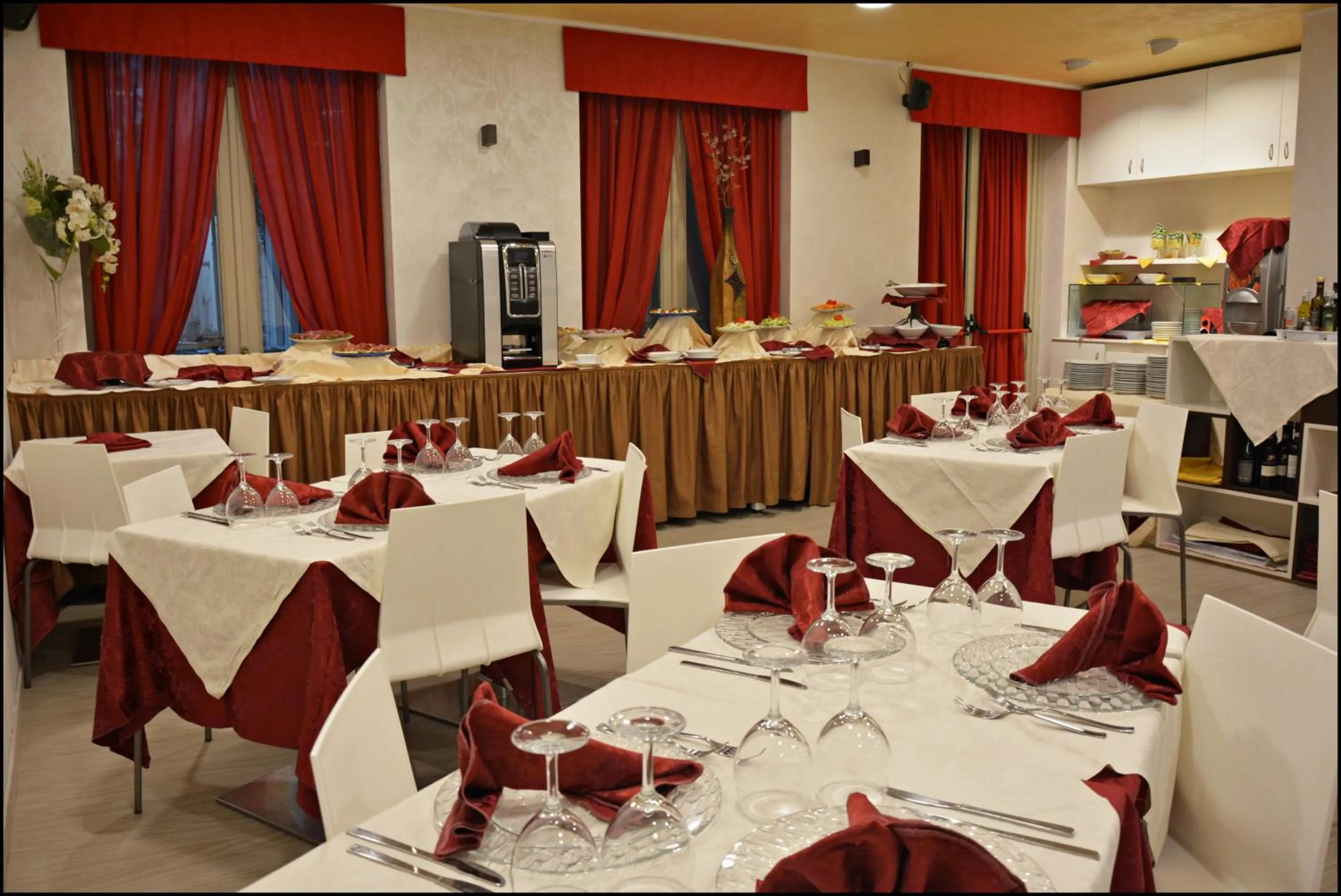 Restaurant/places to eat in Hotel & Residence Torino Centro - Stazione Porta Susa