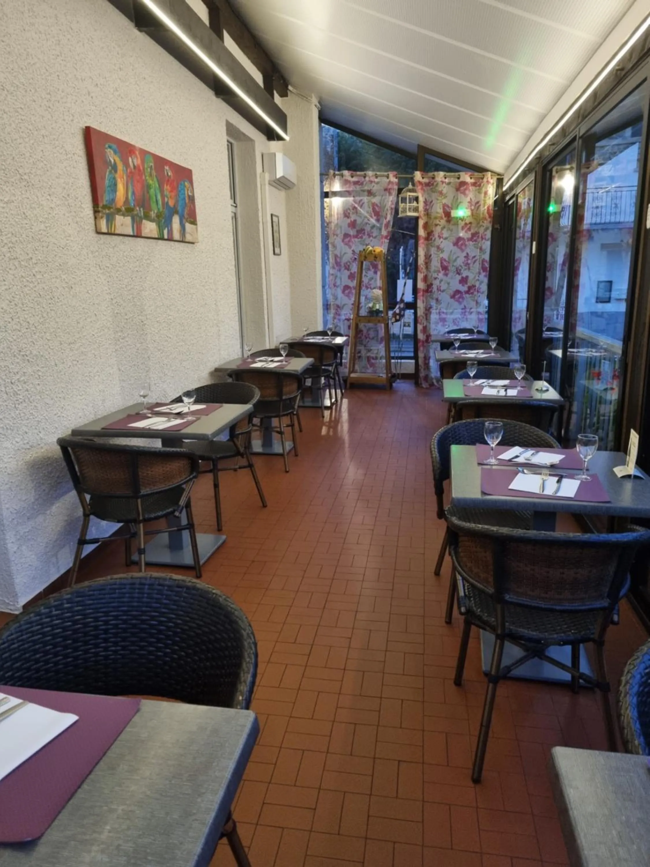 Restaurant/places to eat in Logis hôtel restaurant les Carillons