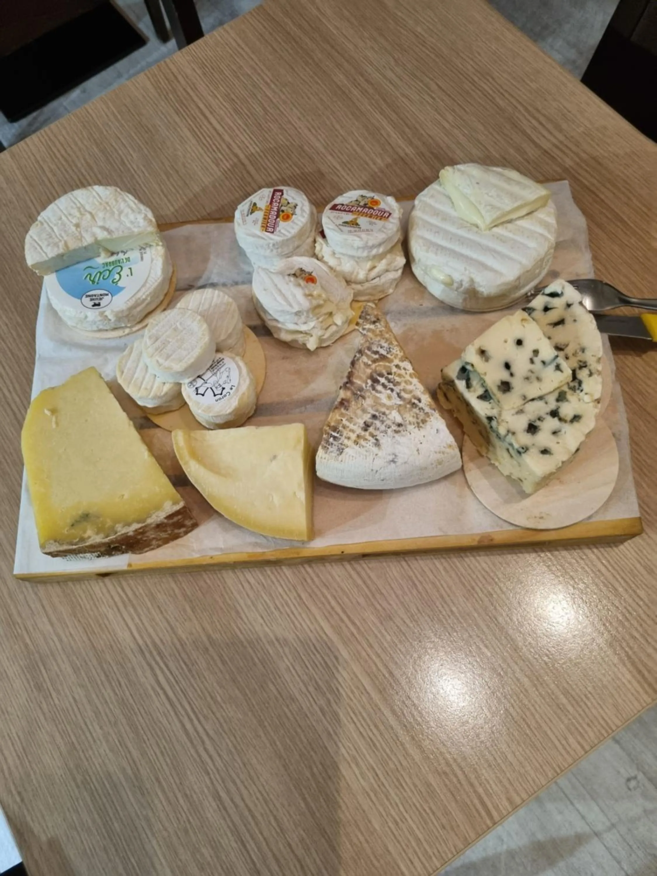 Restaurant/places to eat in Logis hôtel restaurant les Carillons