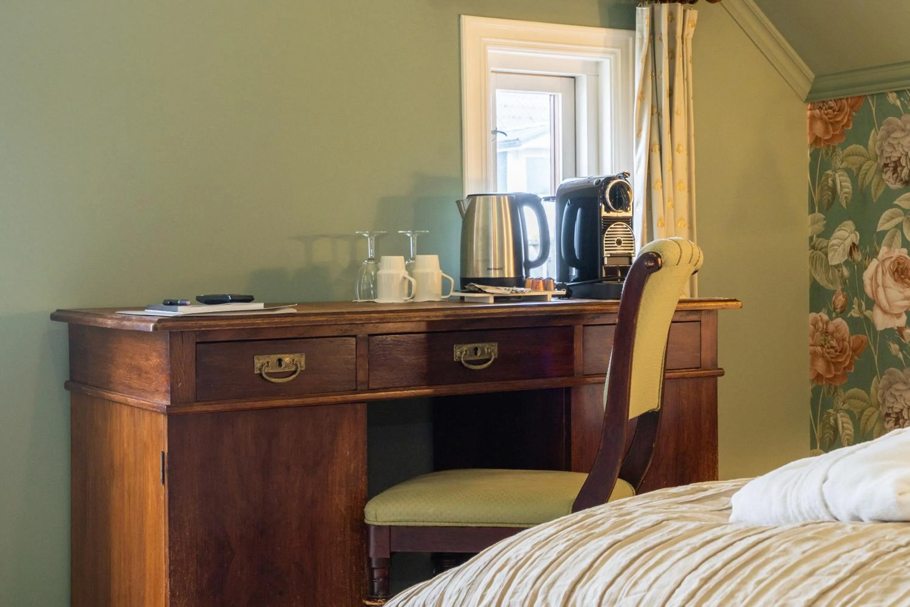 Coffee/tea facilities, Bed in GamlaVærket Gjæstgiveri og Tracteringssted