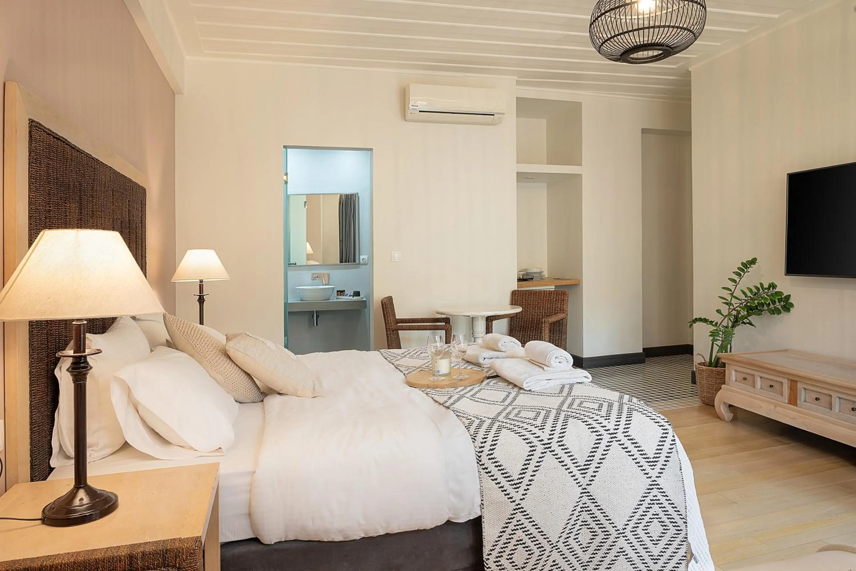 Communal lounge/ TV room, Bed in Vranas Ambiance Hotel