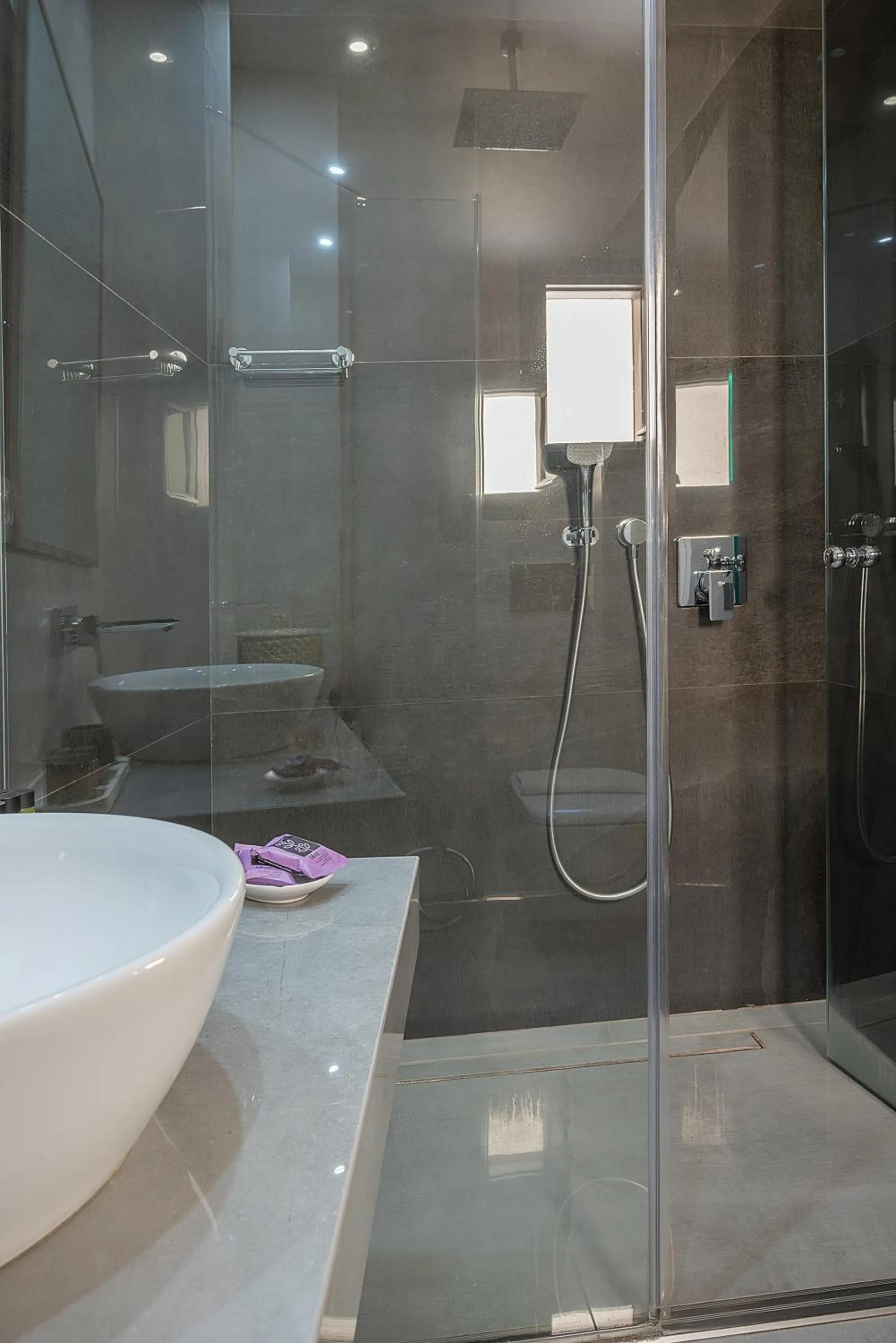 Shower in Vranas Ambiance Hotel