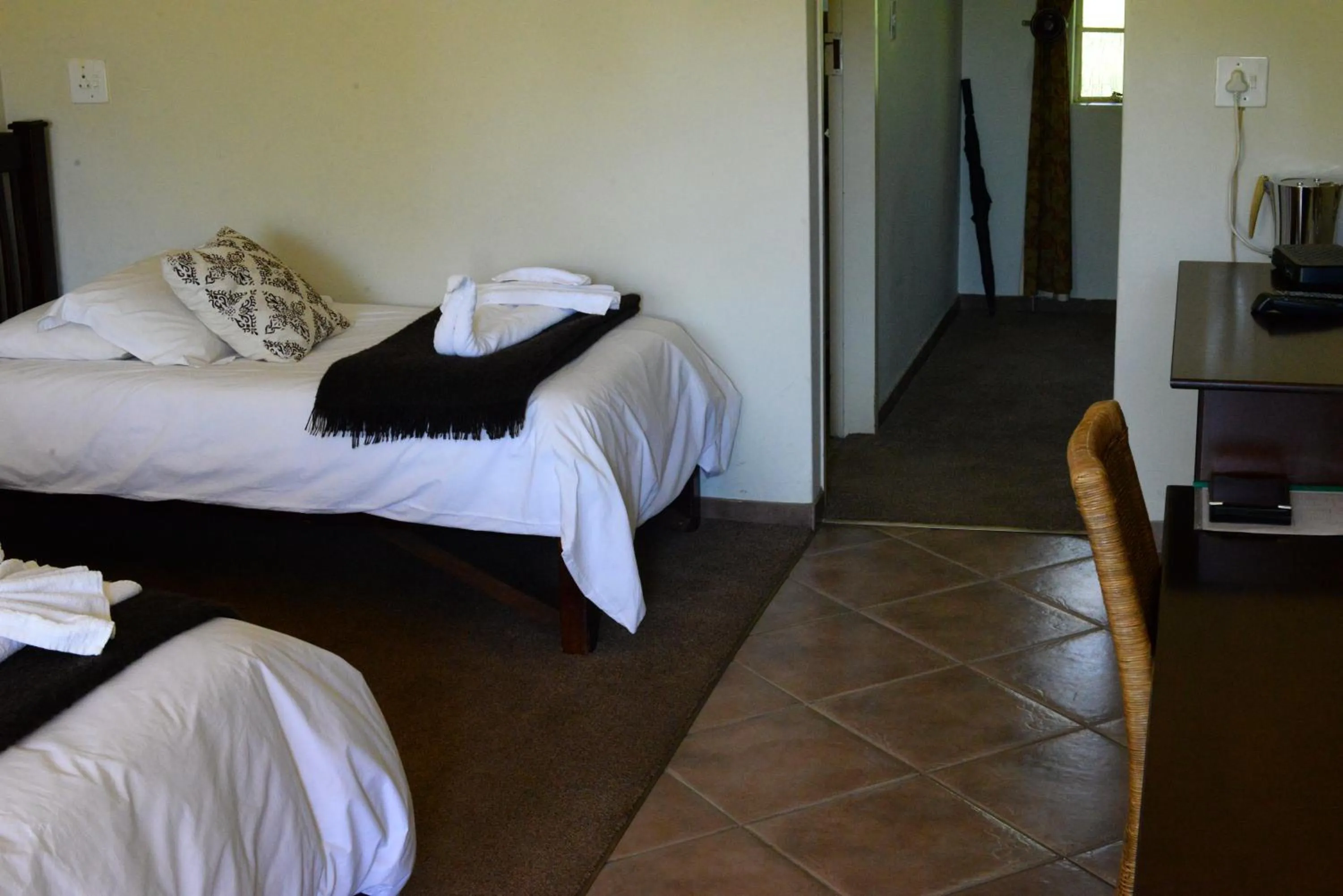 Bedroom, Bed in Avant Garde Lodge