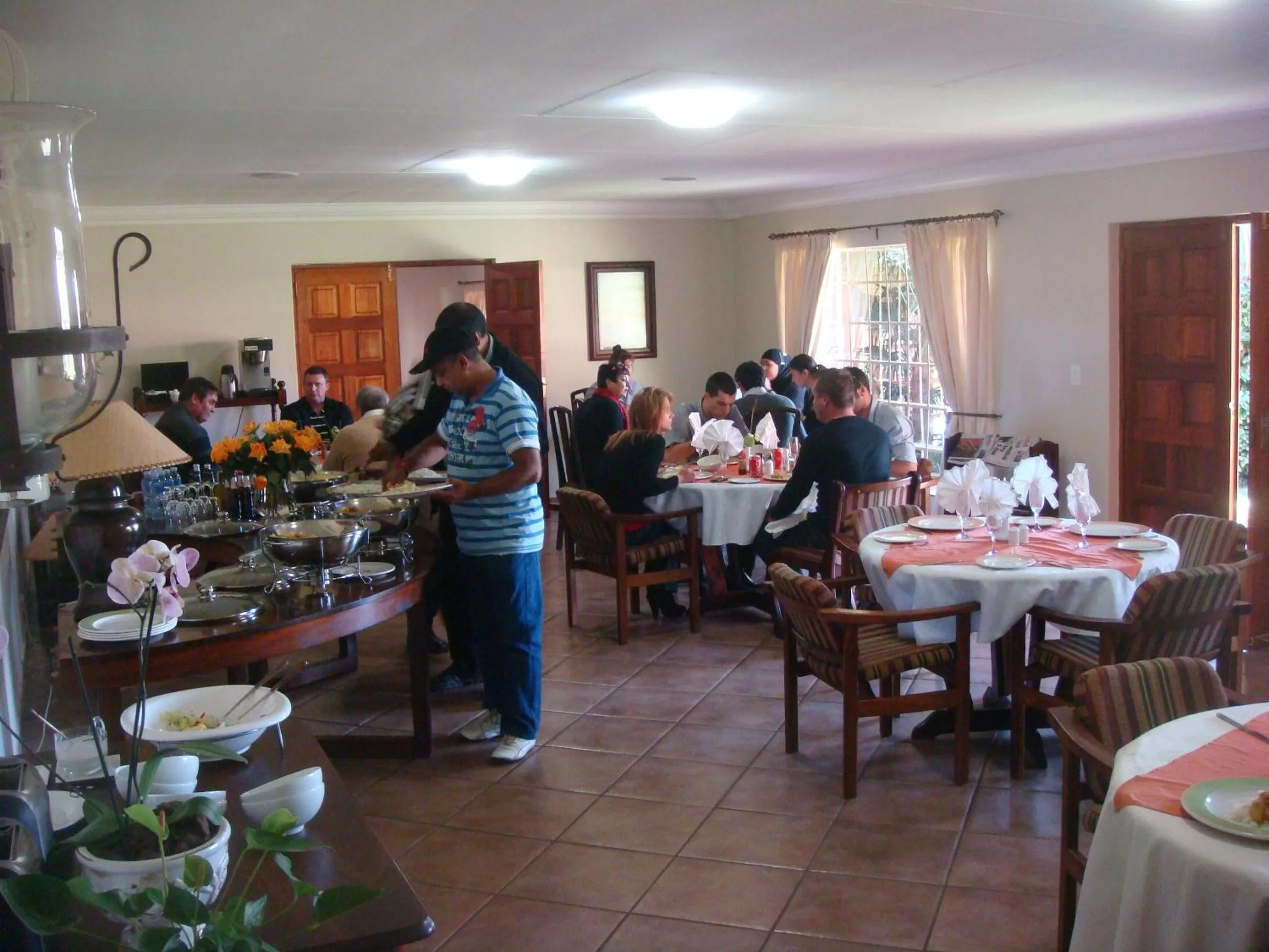 Restaurant/places to eat in Avant Garde Lodge