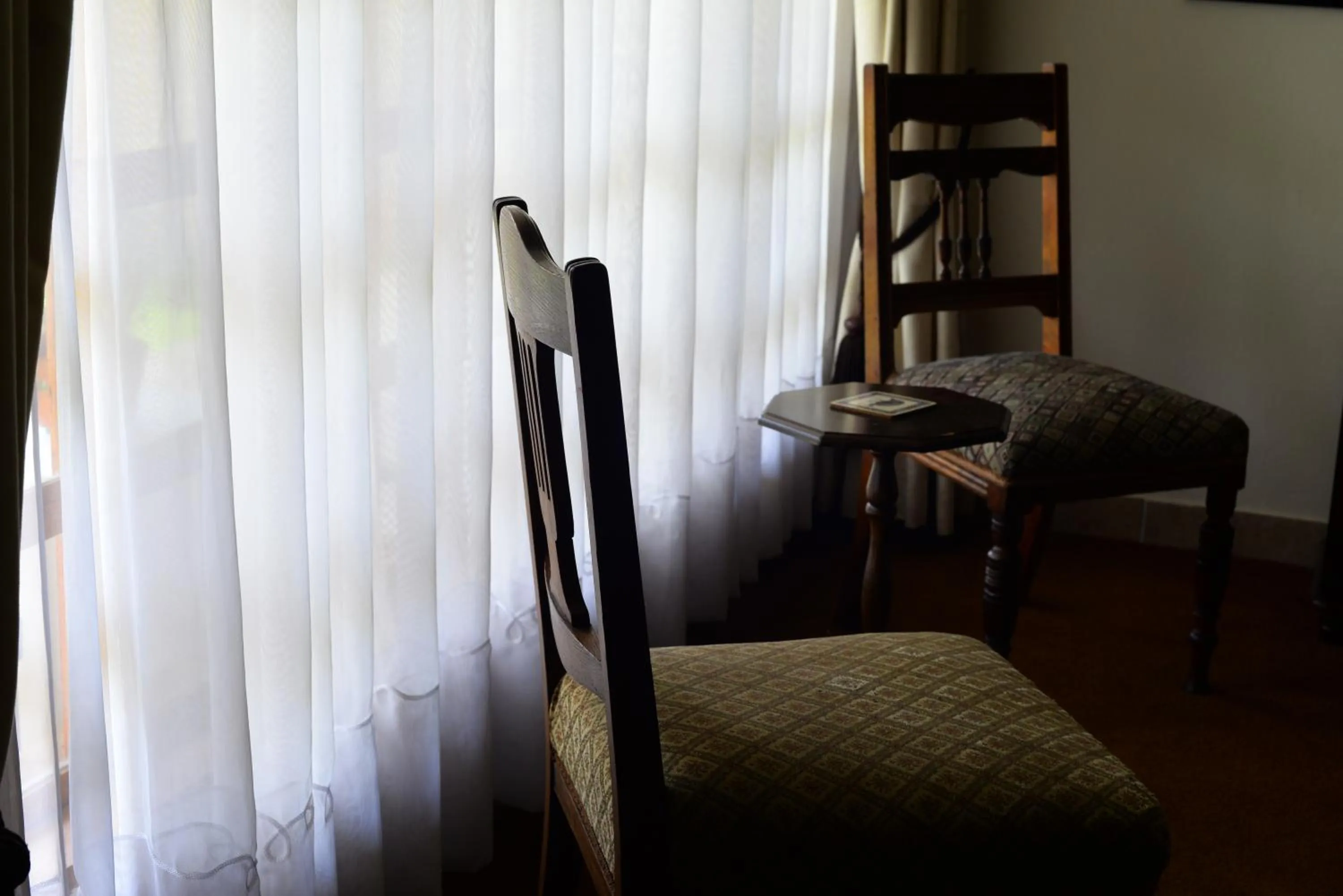 Seating area in Avant Garde Lodge