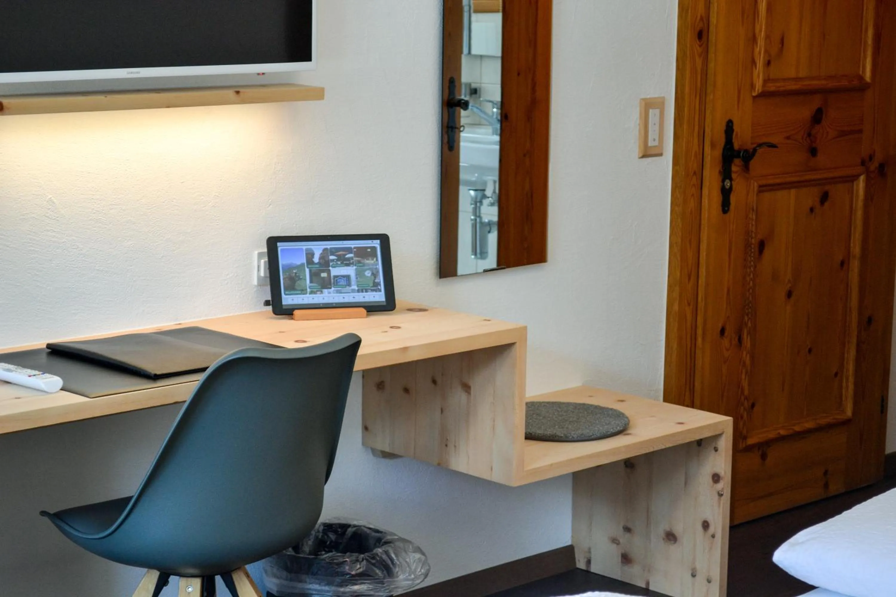 Photo of the whole room in Schorta's Alvetern - Boutique Hotel