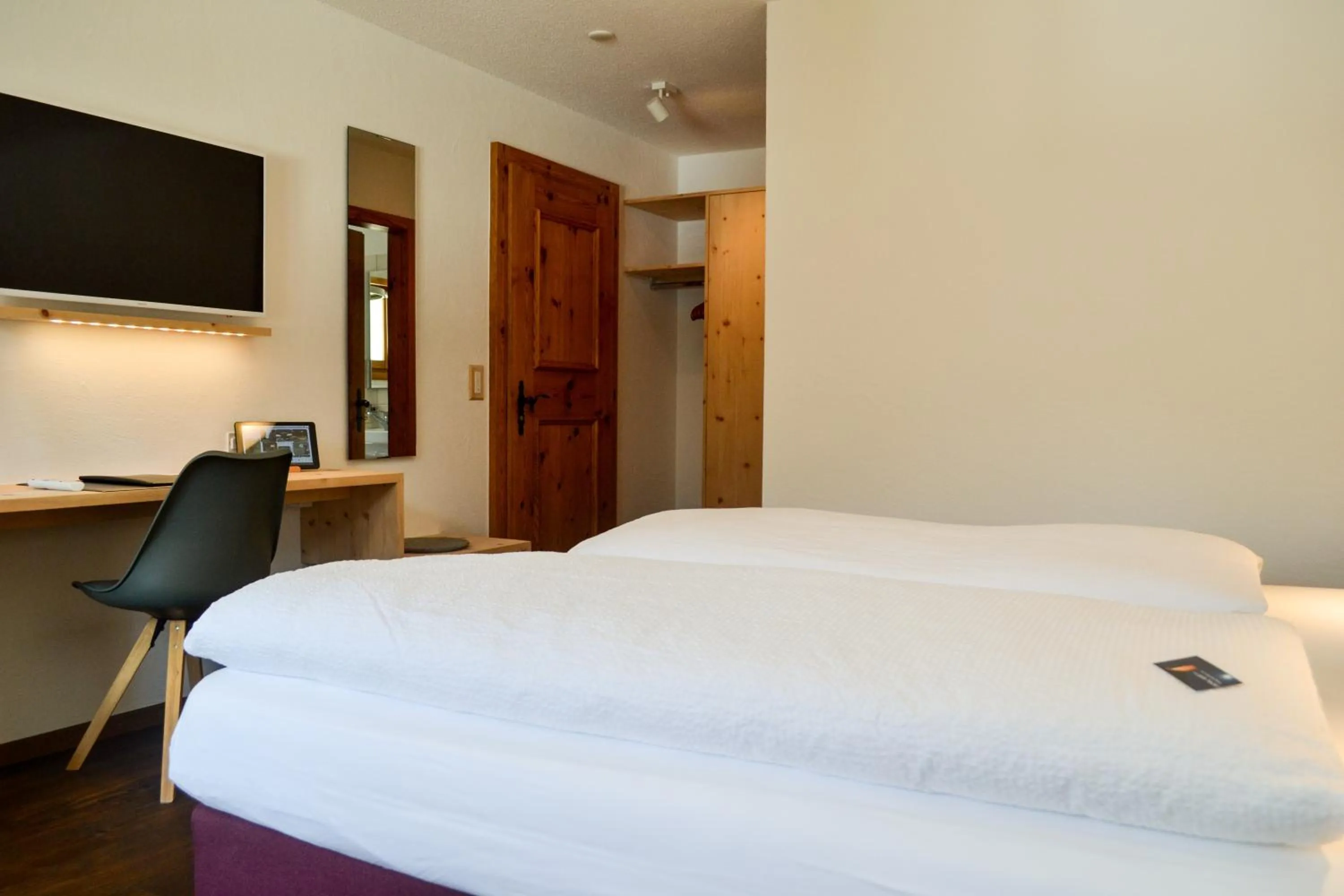 Photo of the whole room, Bed in Schorta's Alvetern - Boutique Hotel