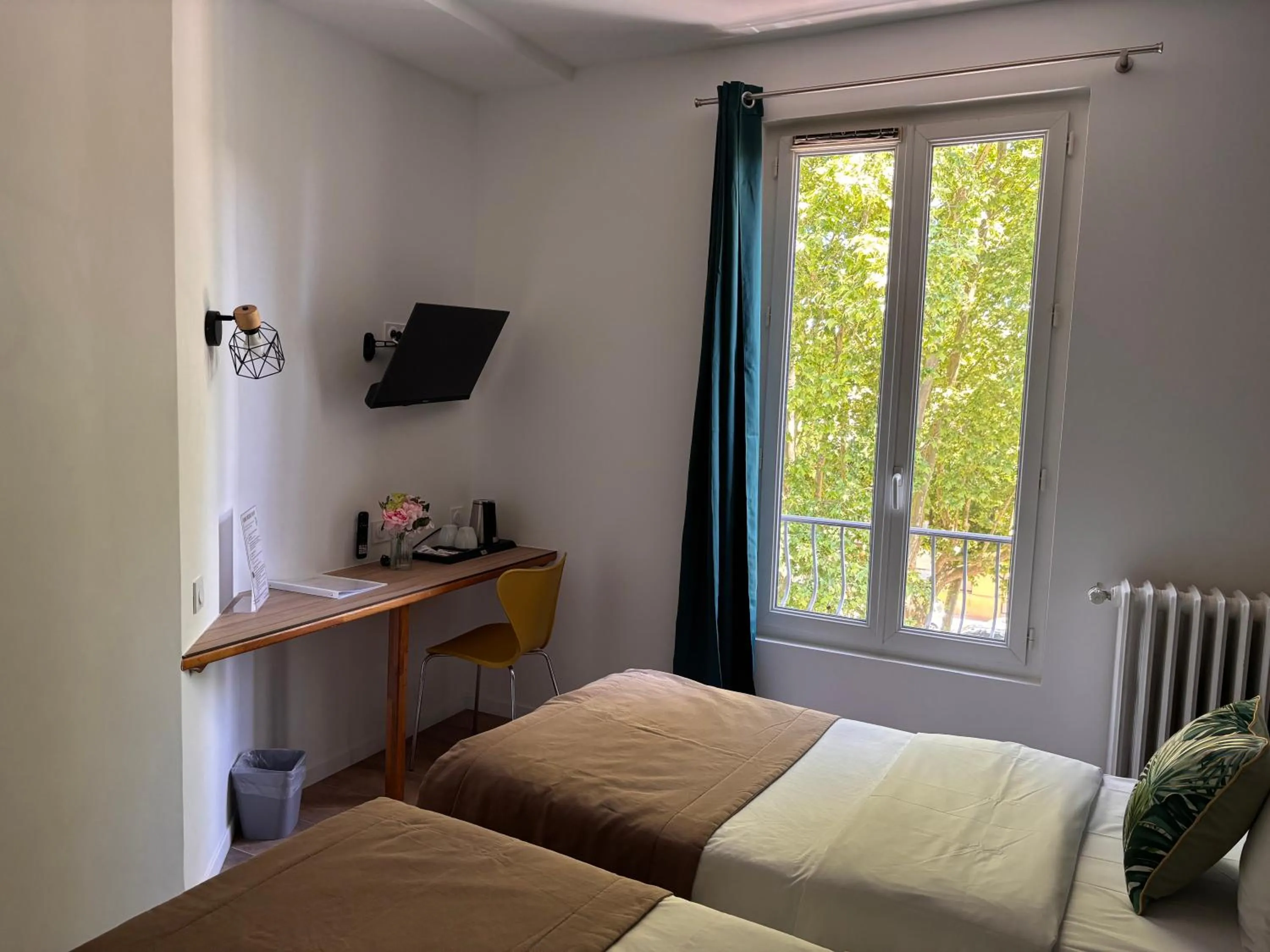 Bed in Hôtel & Spa Le Gambetta, Bergerac, Centre ville