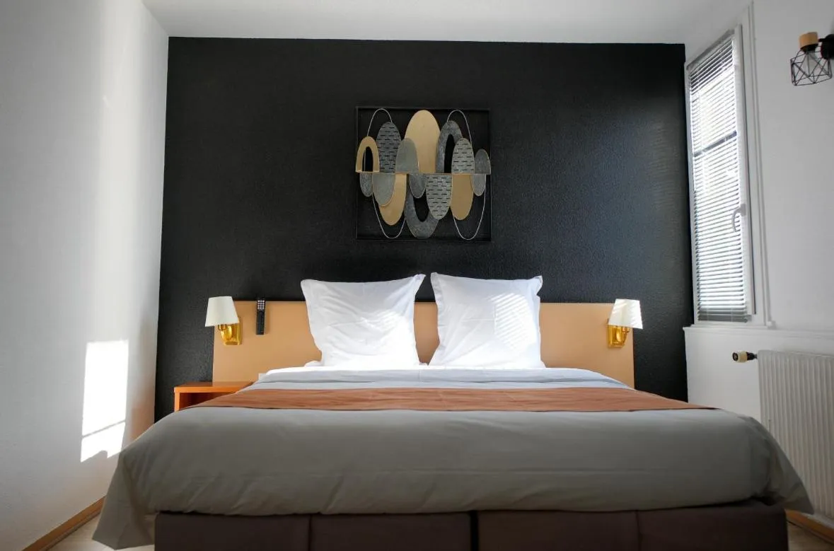 Bed in Hôtel & Spa Le Gambetta, Bergerac, Centre ville