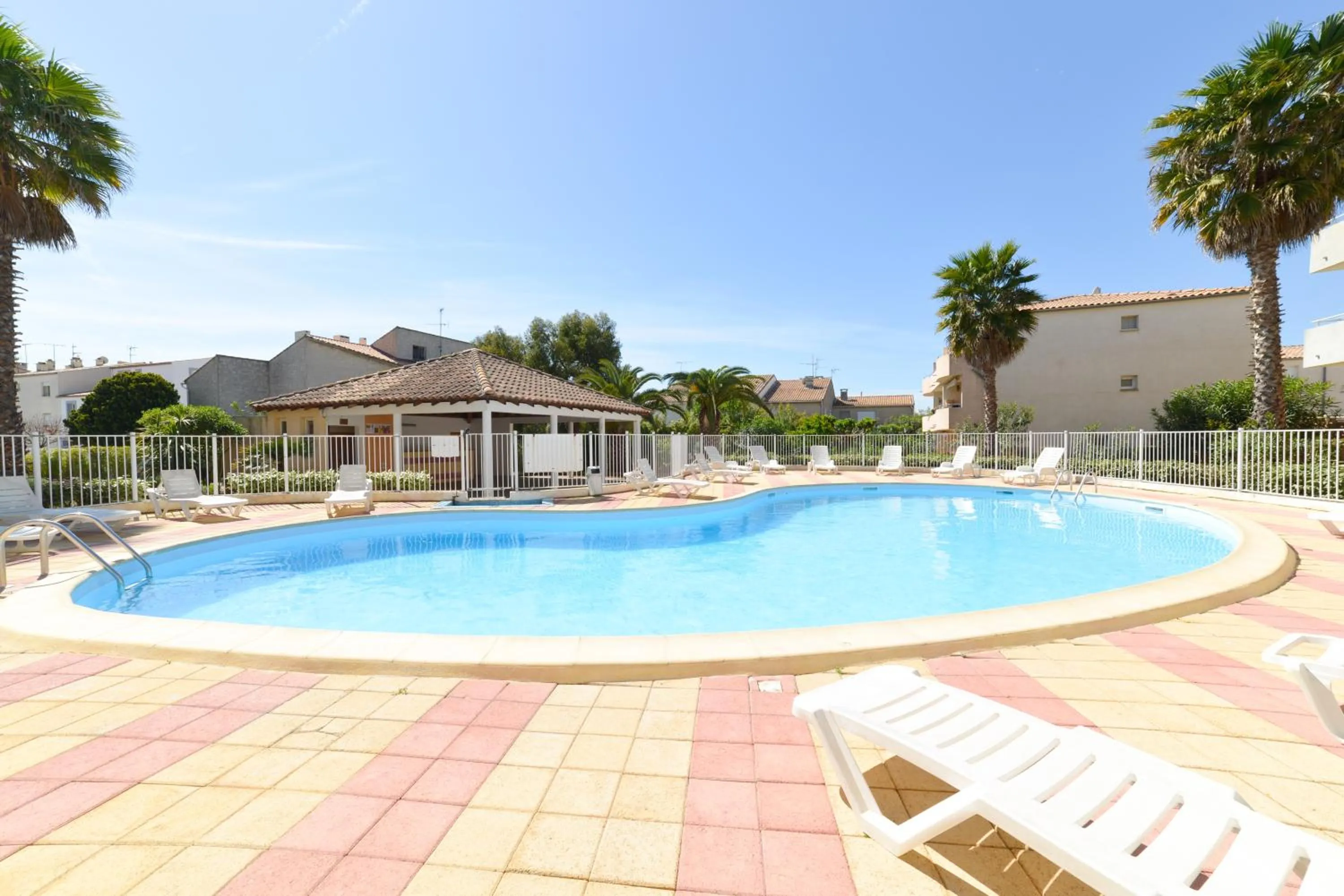 Swimming pool in Residence Residhotel Mayflower