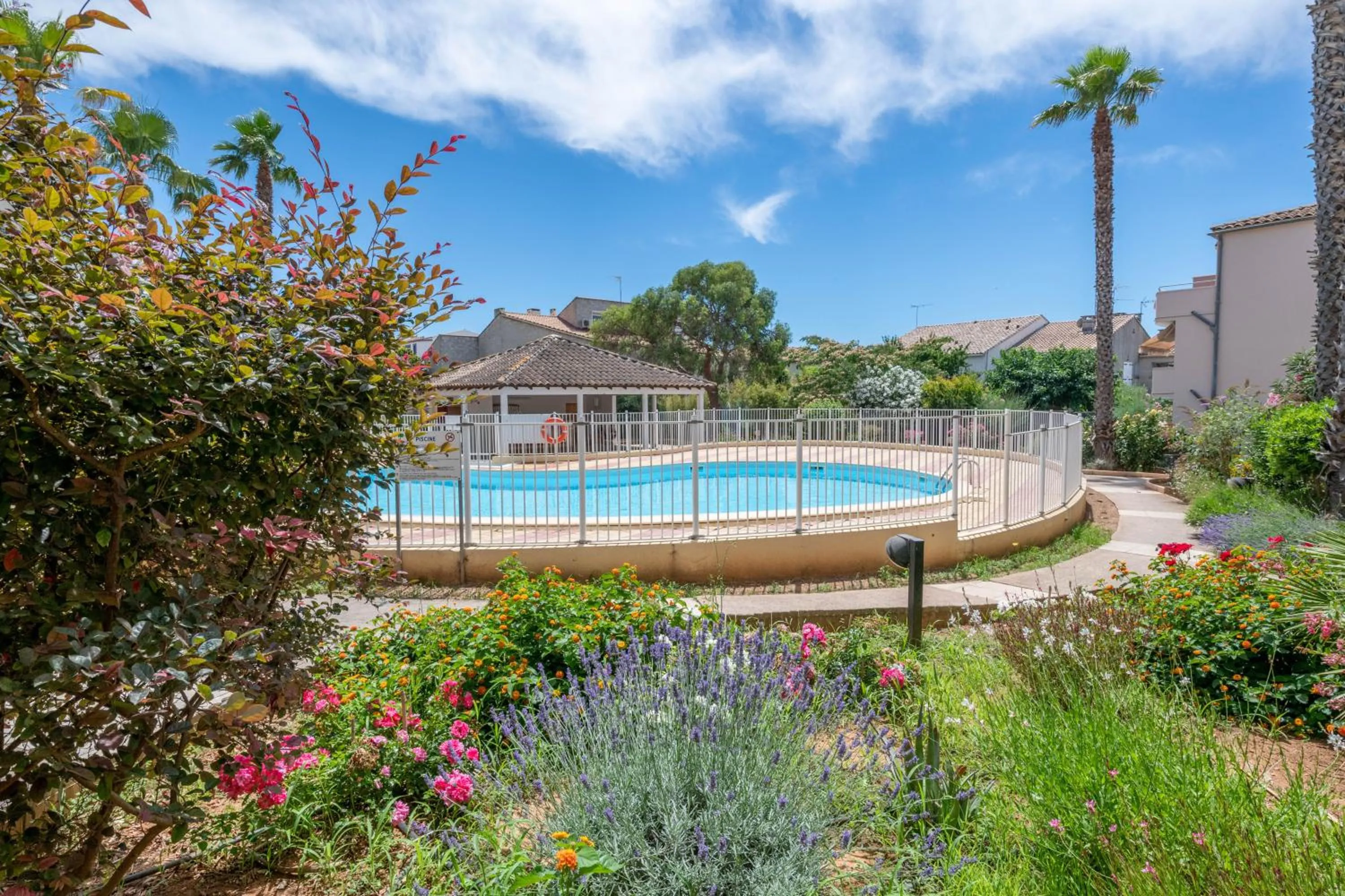 Swimming pool in Residence Residhotel Mayflower