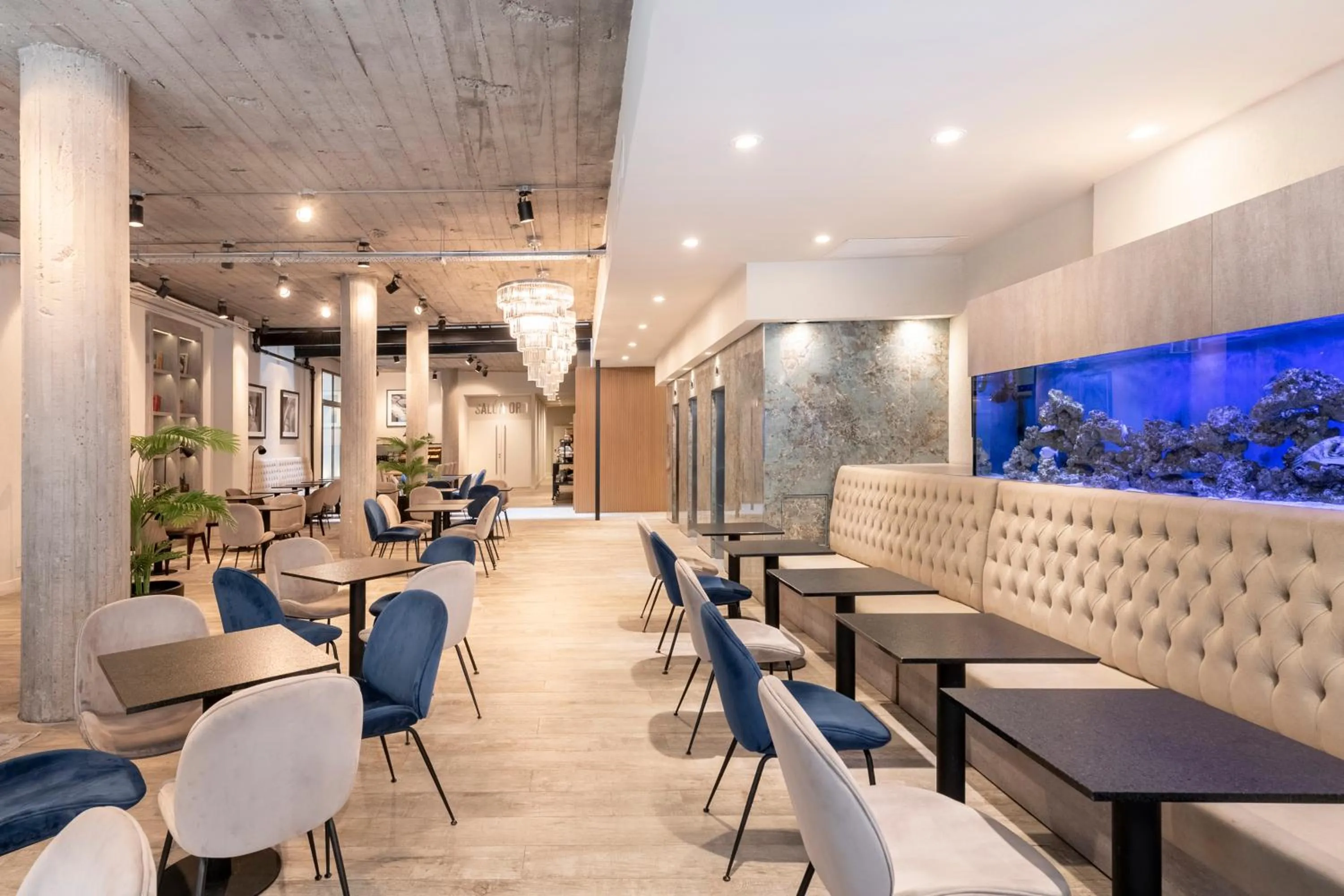 Restaurant/places to eat in Efe Hotel & Cowork