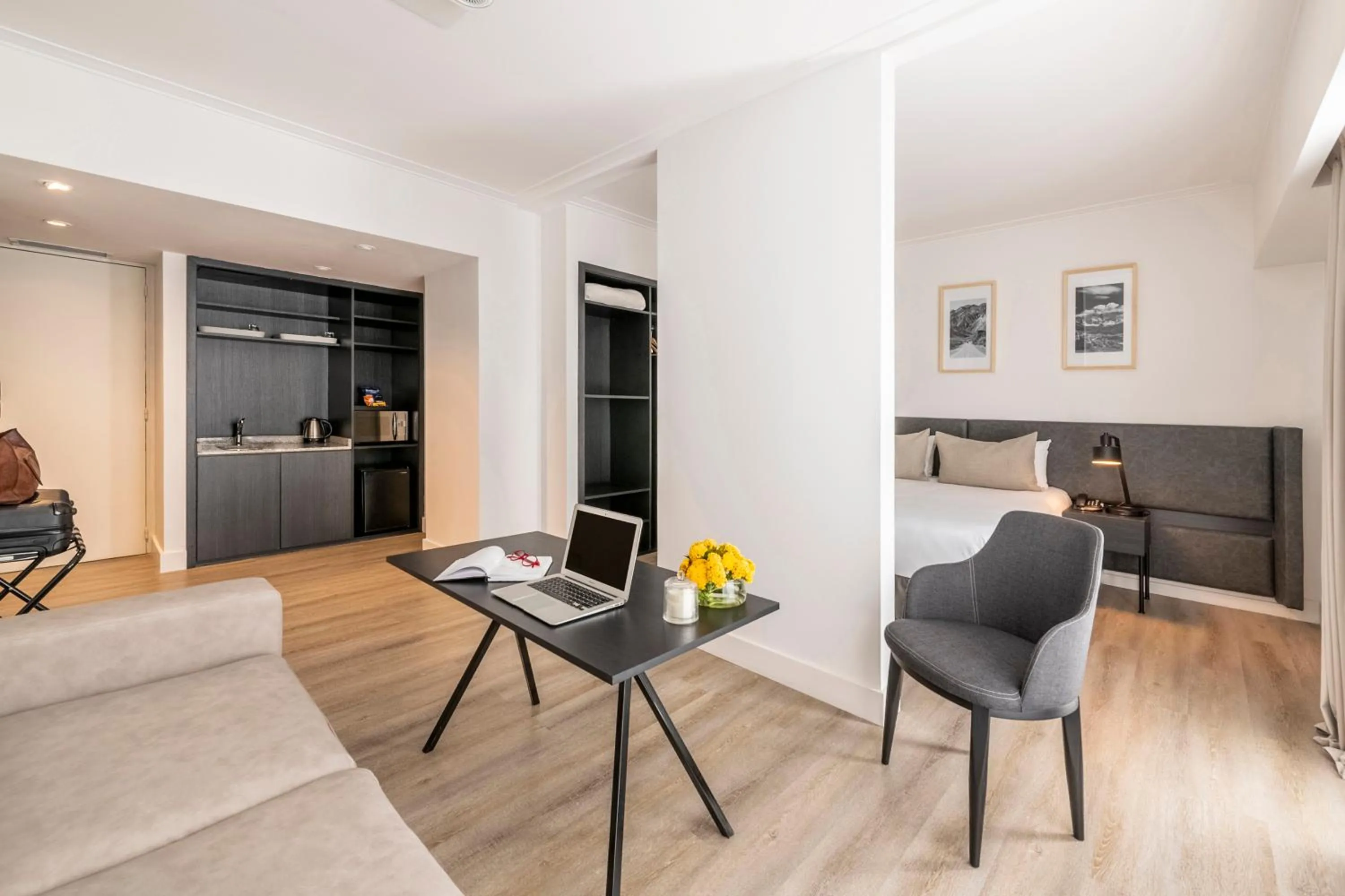 TV and multimedia in Efe Hotel & Cowork