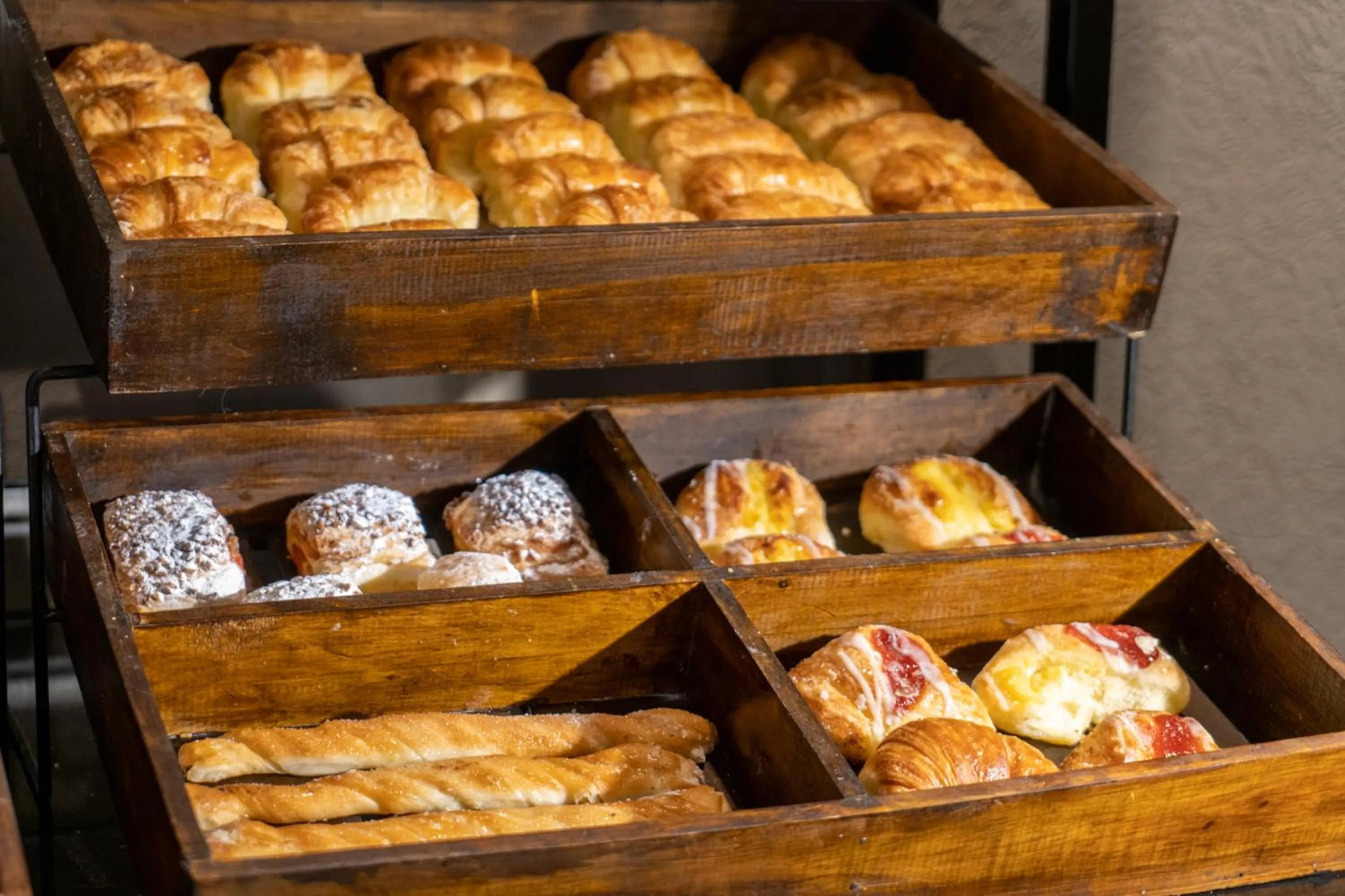 Restaurant/places to eat in Efe Hotel & Cowork