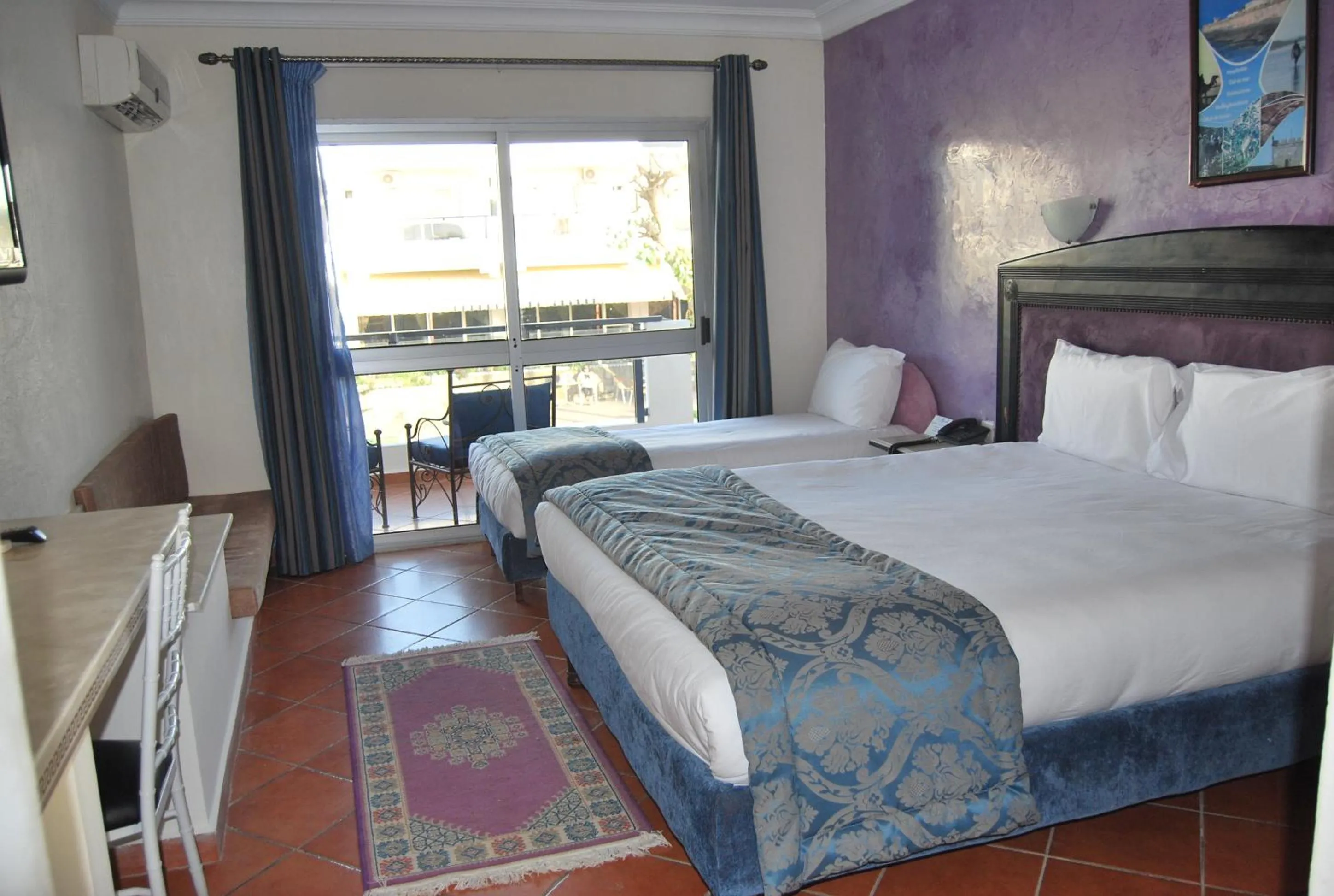 Day, Bed in Hotel Al Khaima