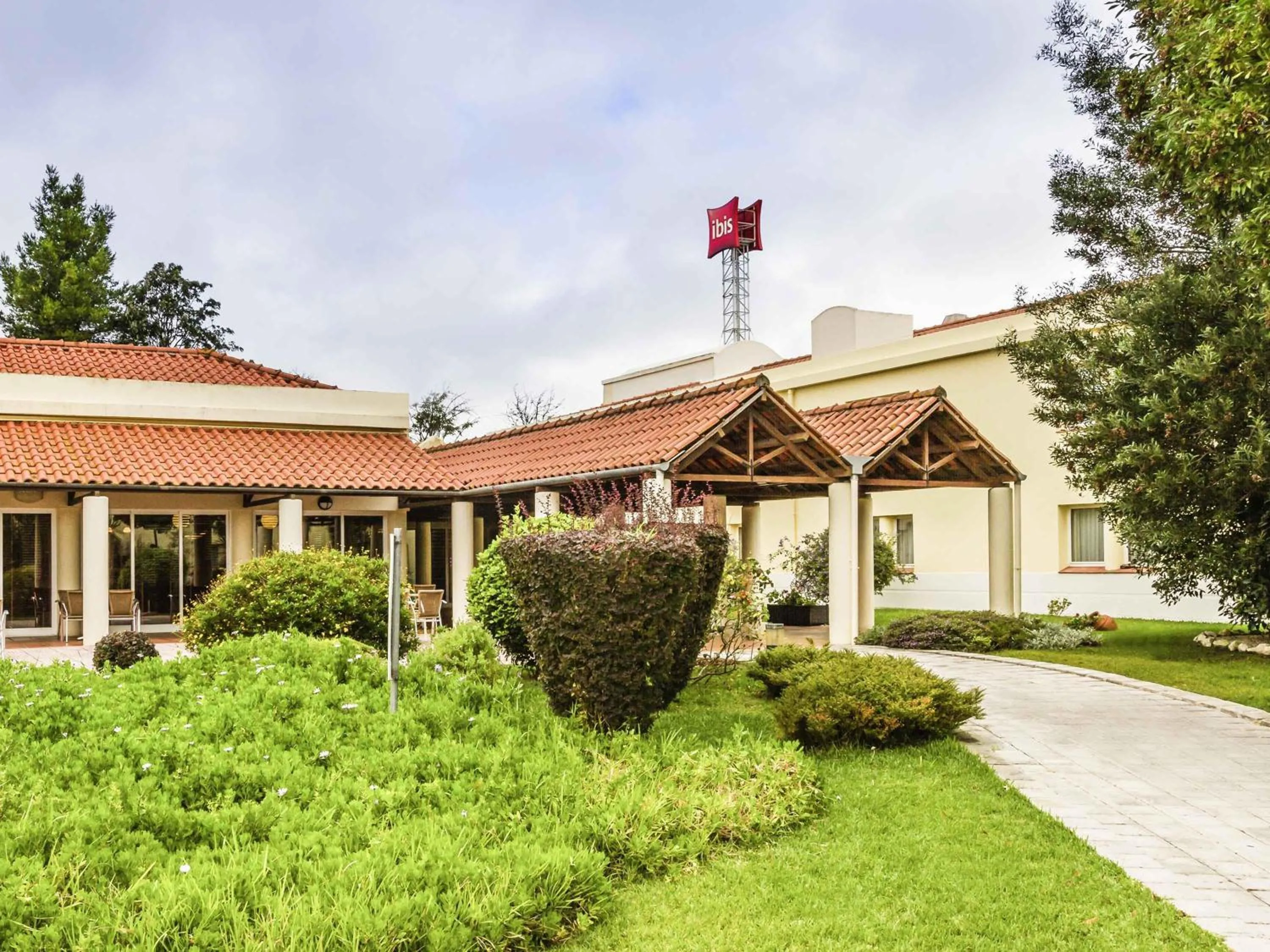 Property building in Hotel ibis Setubal