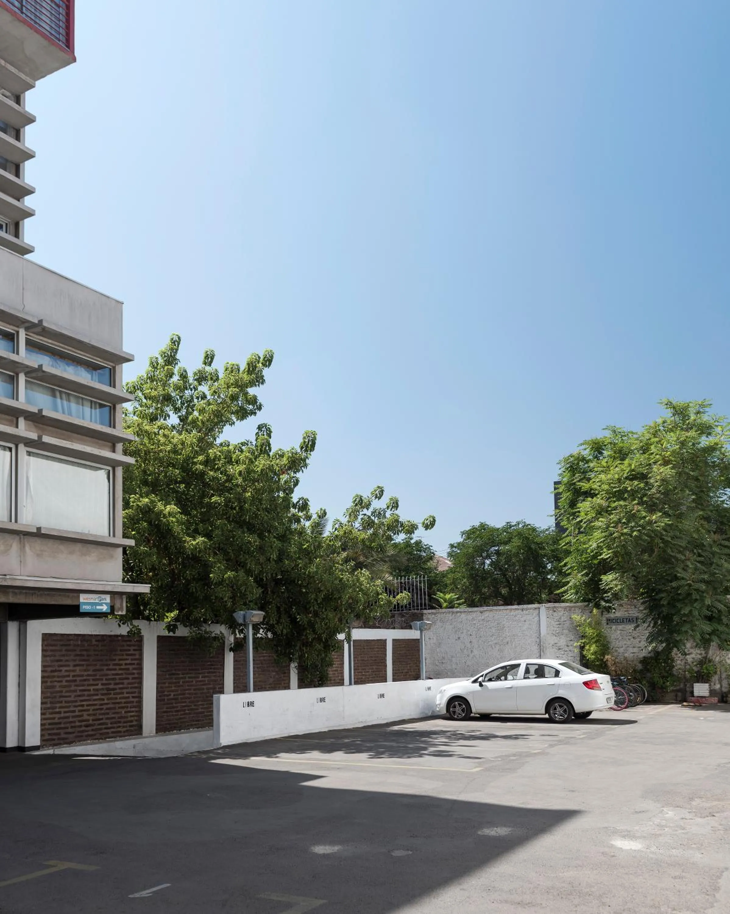 Parking in Hotel Nippon y Centro de Eventos