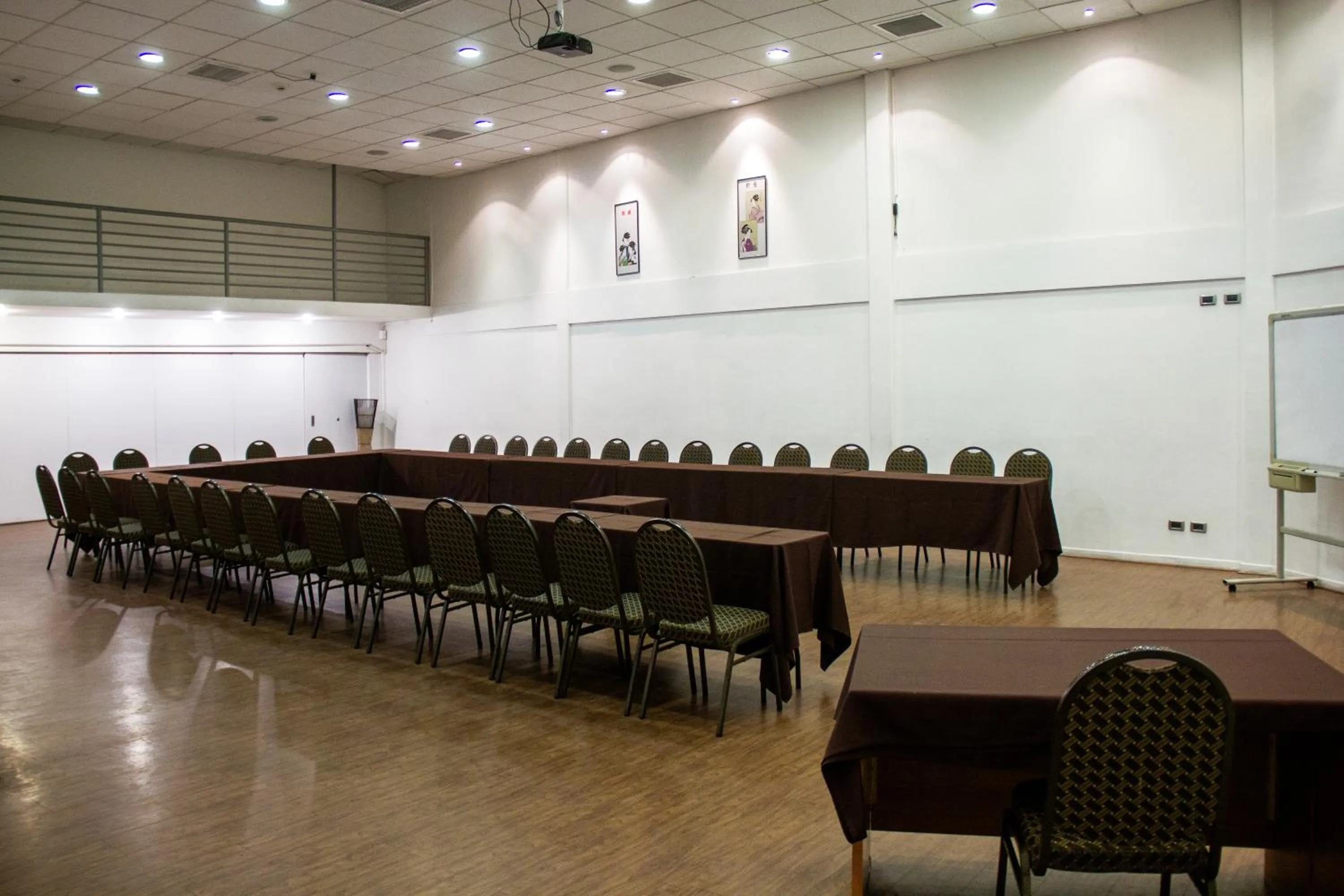 Hotel Nippon y Centro de Eventos