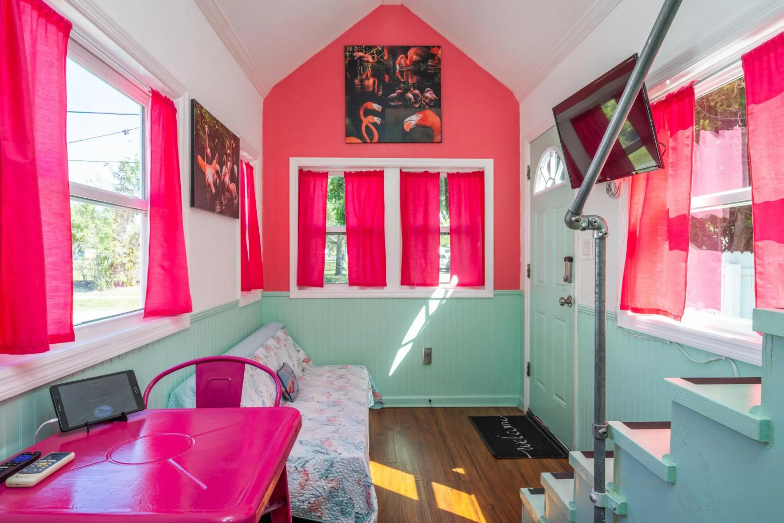 TV and multimedia in Tiny House Siesta