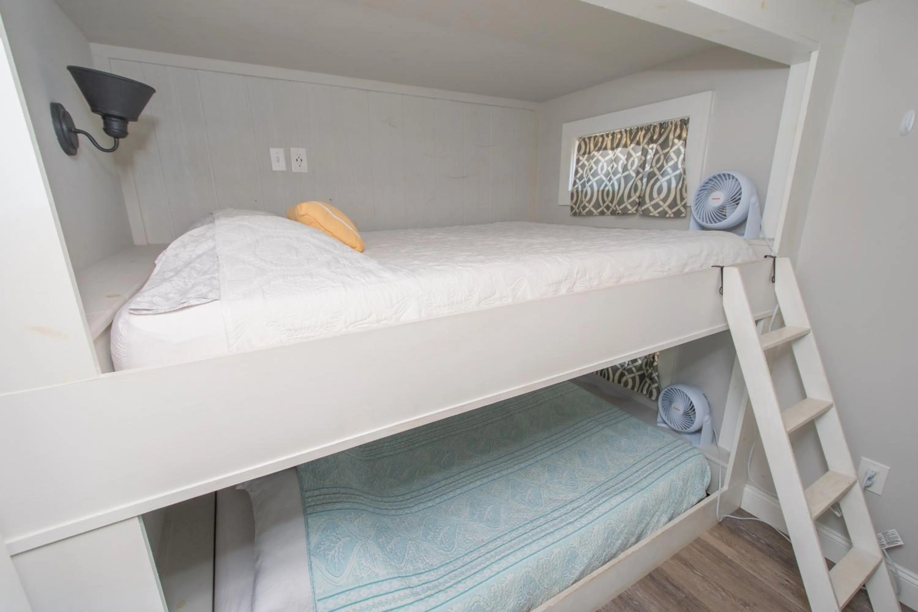 Bed in Tiny House Siesta