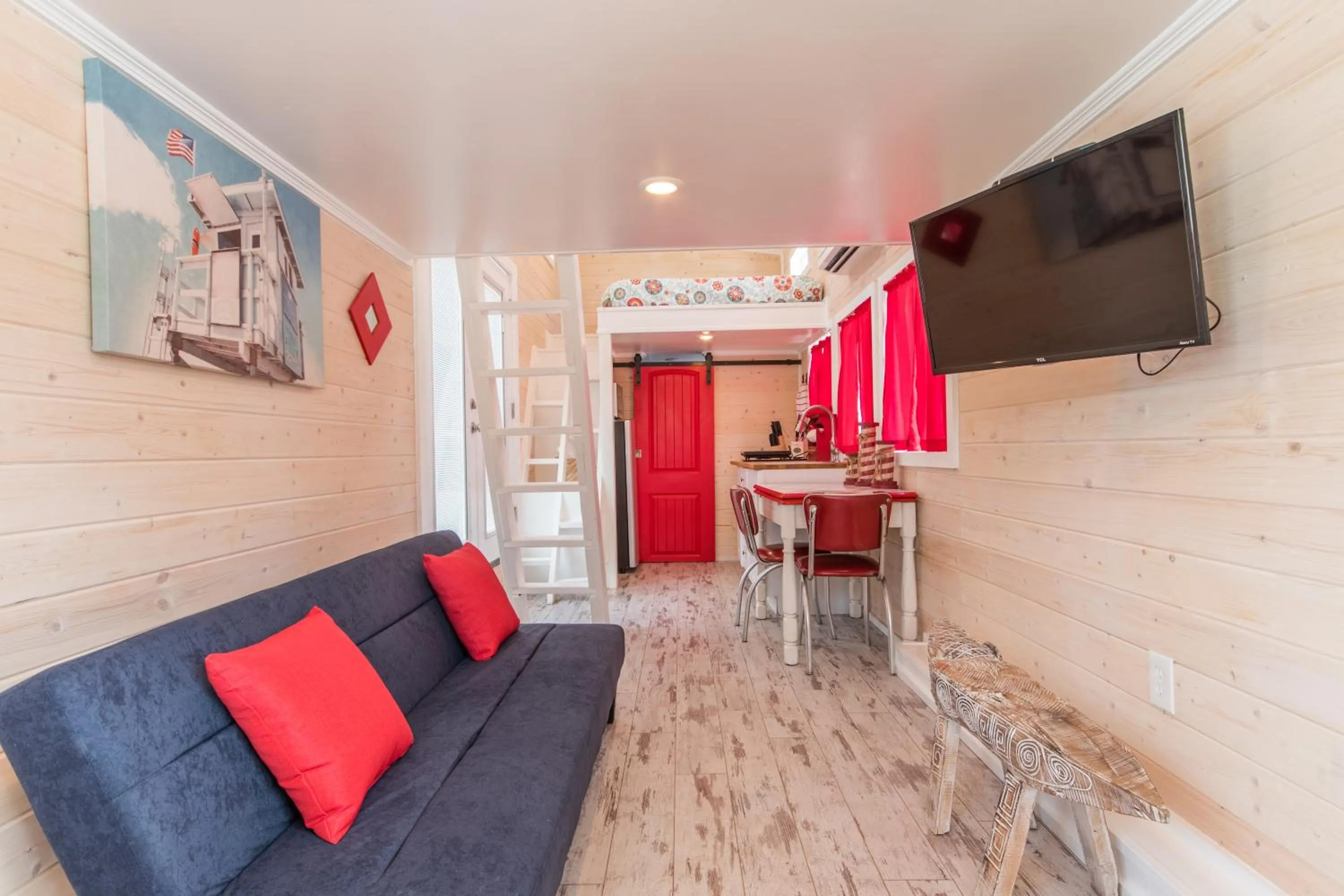 TV and multimedia in Tiny House Siesta