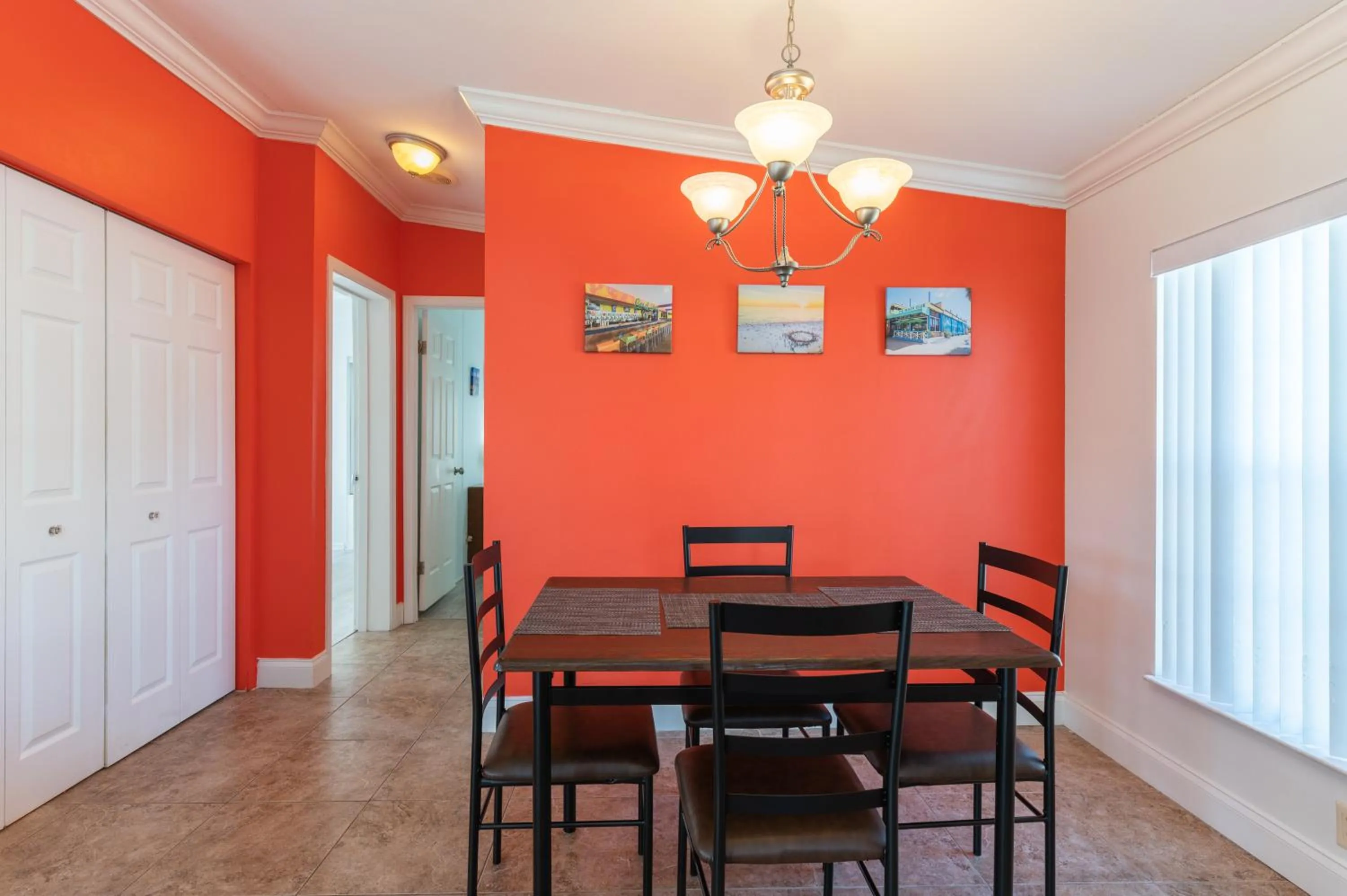 Dining area in Tiny House Siesta