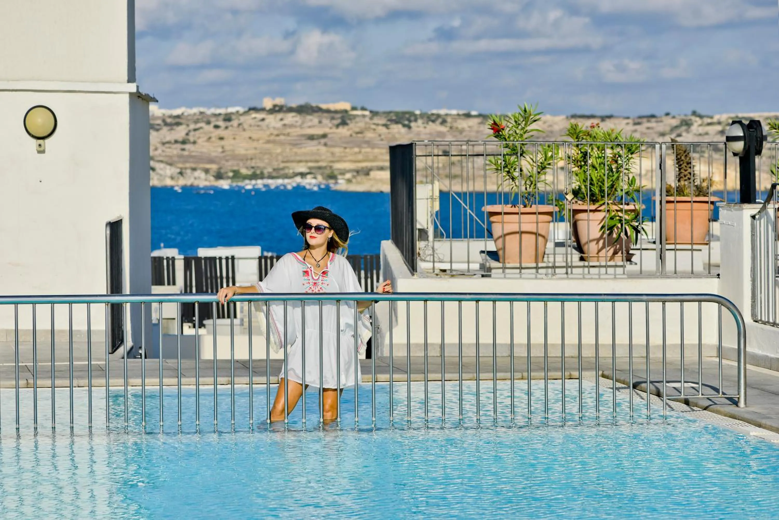 Swimming pool in Hotel Santana