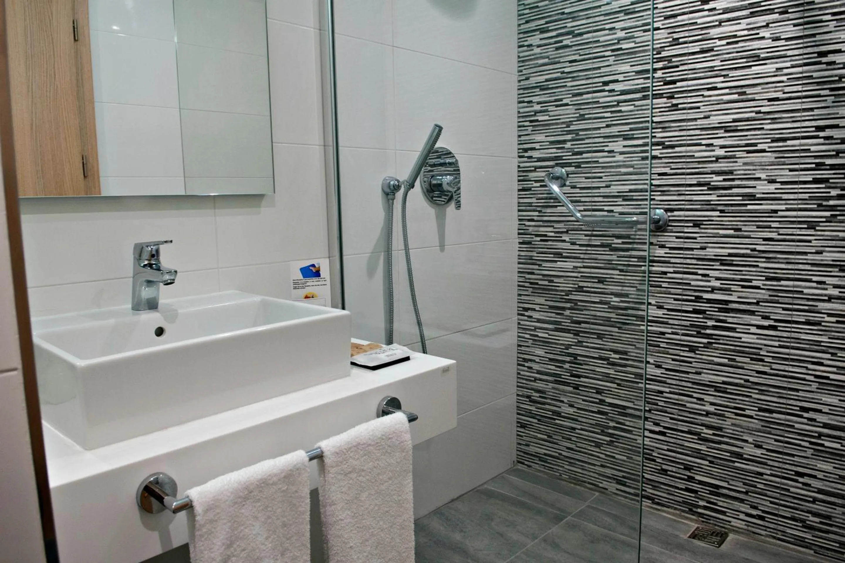 Bathroom in Hotel Santana