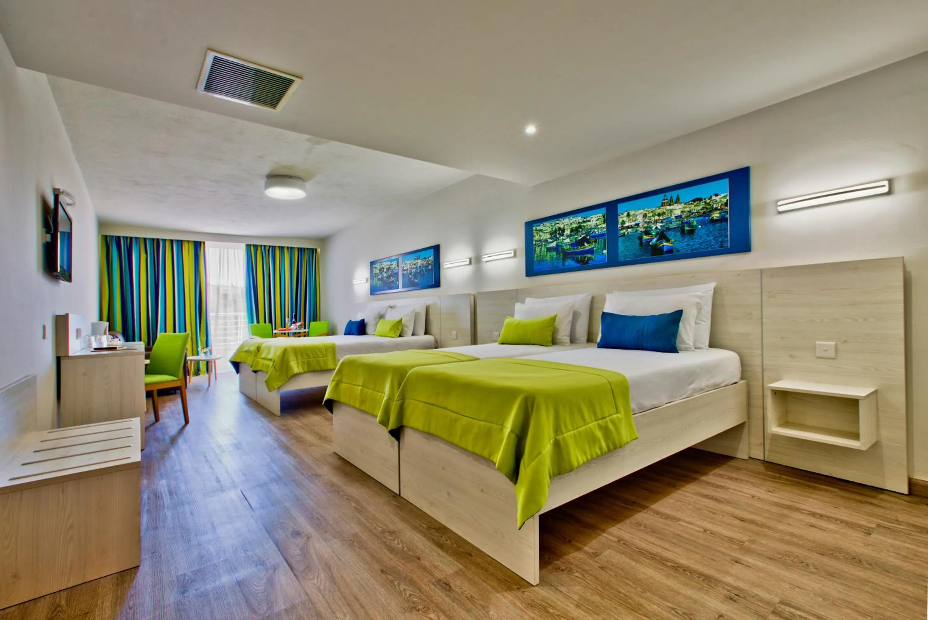 Property building, Bed in Hotel Santana