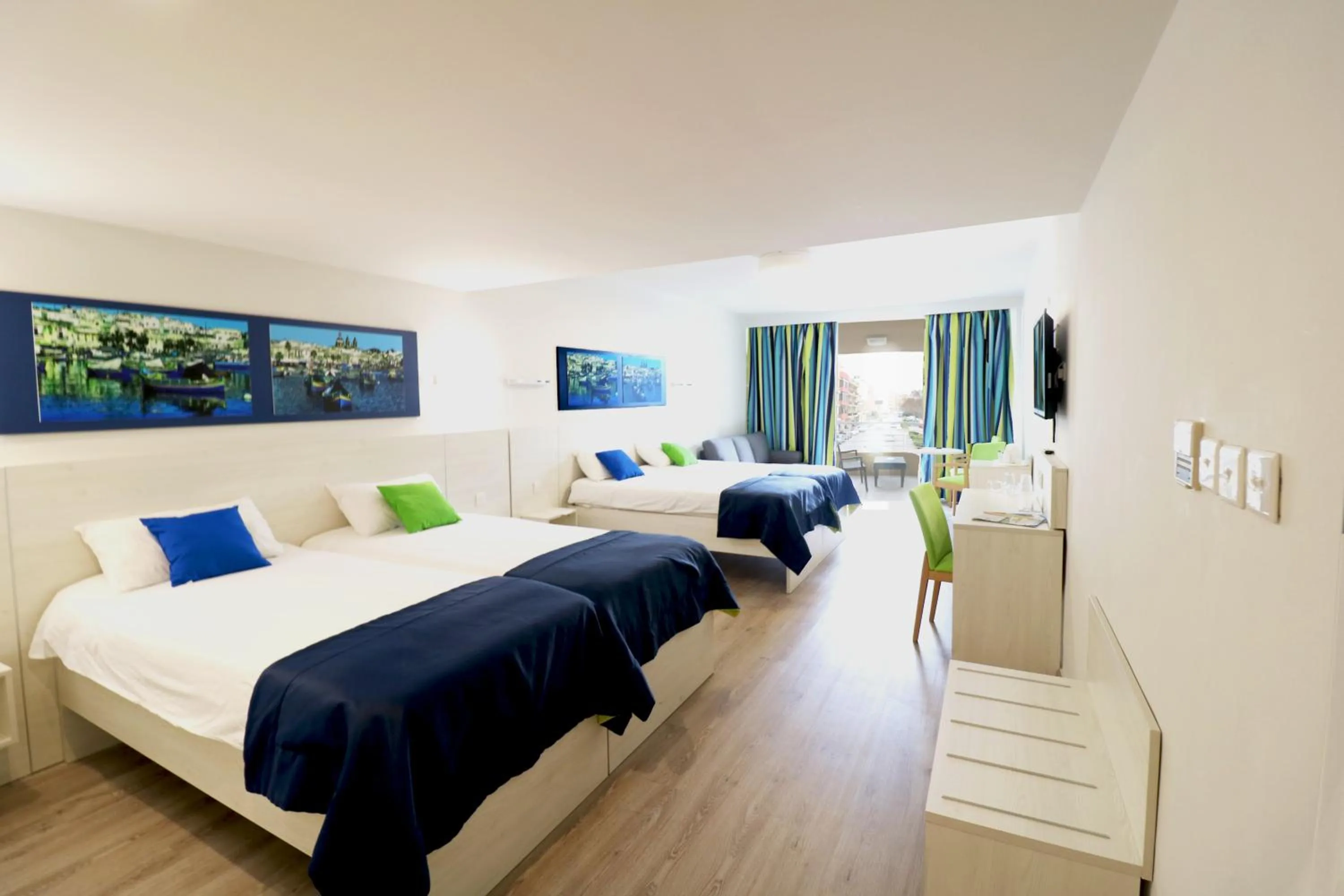 Coffee/tea facilities, Bed in Hotel Santana