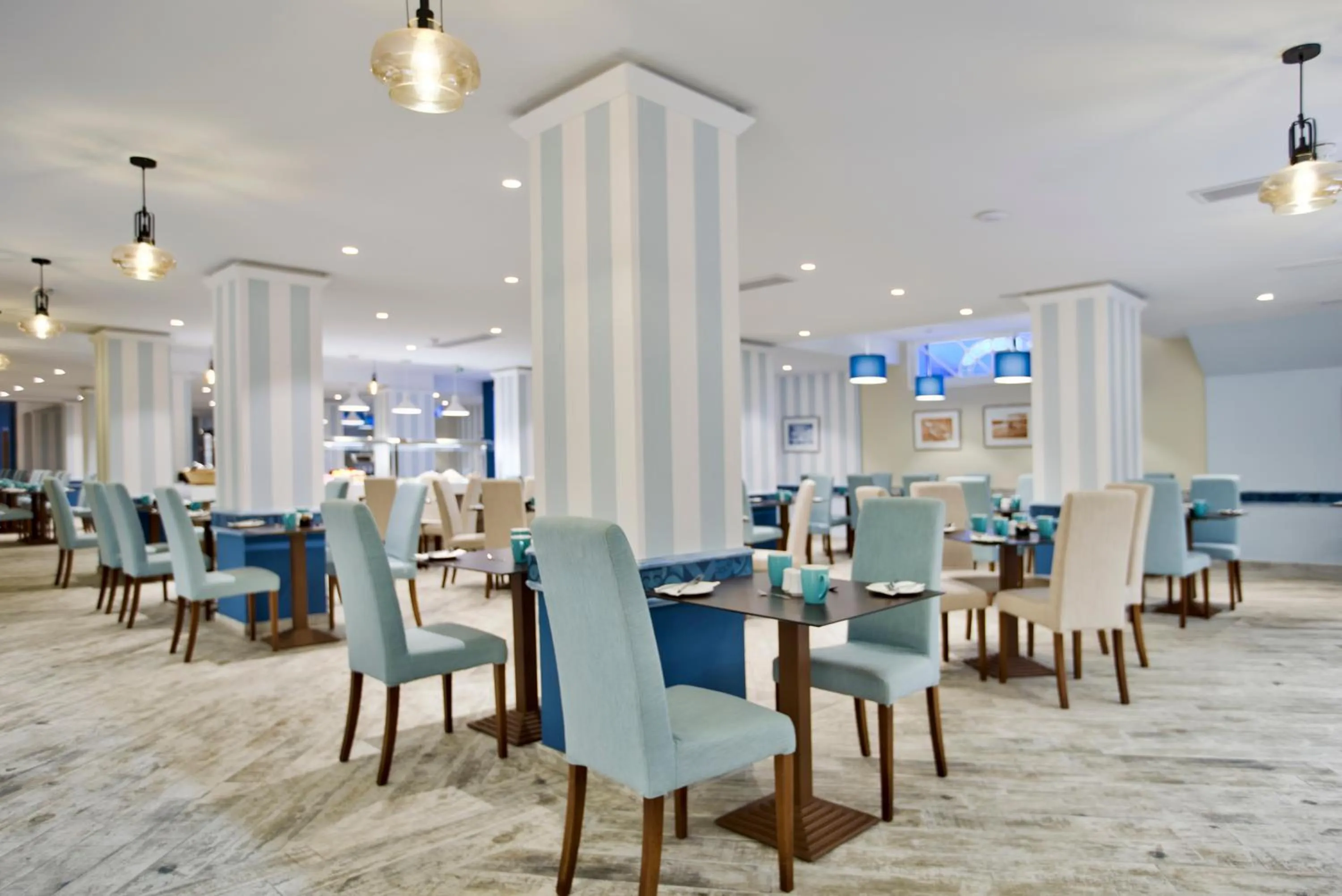 Restaurant/places to eat in Hotel Santana