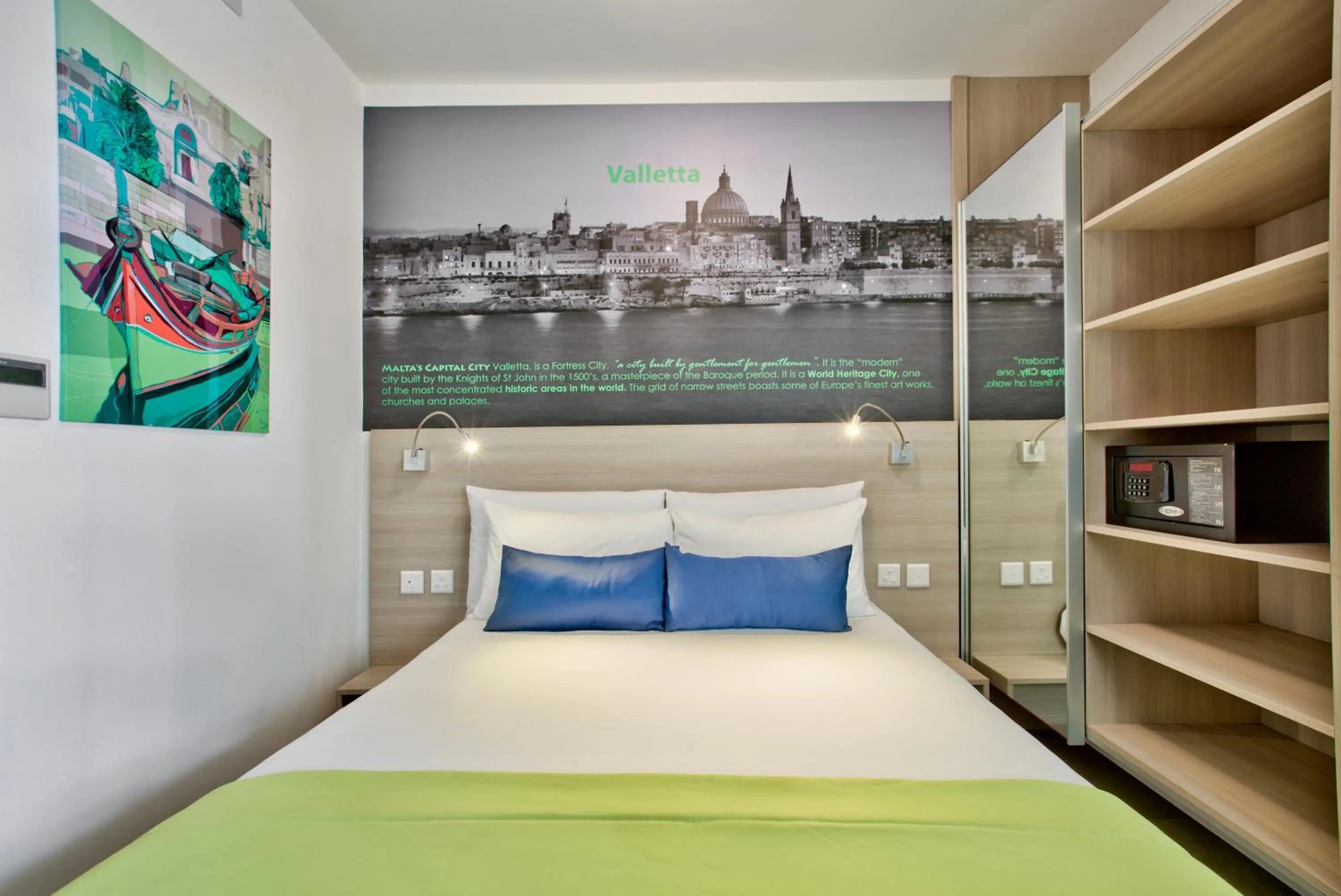 Property building, Bed in Hotel Santana