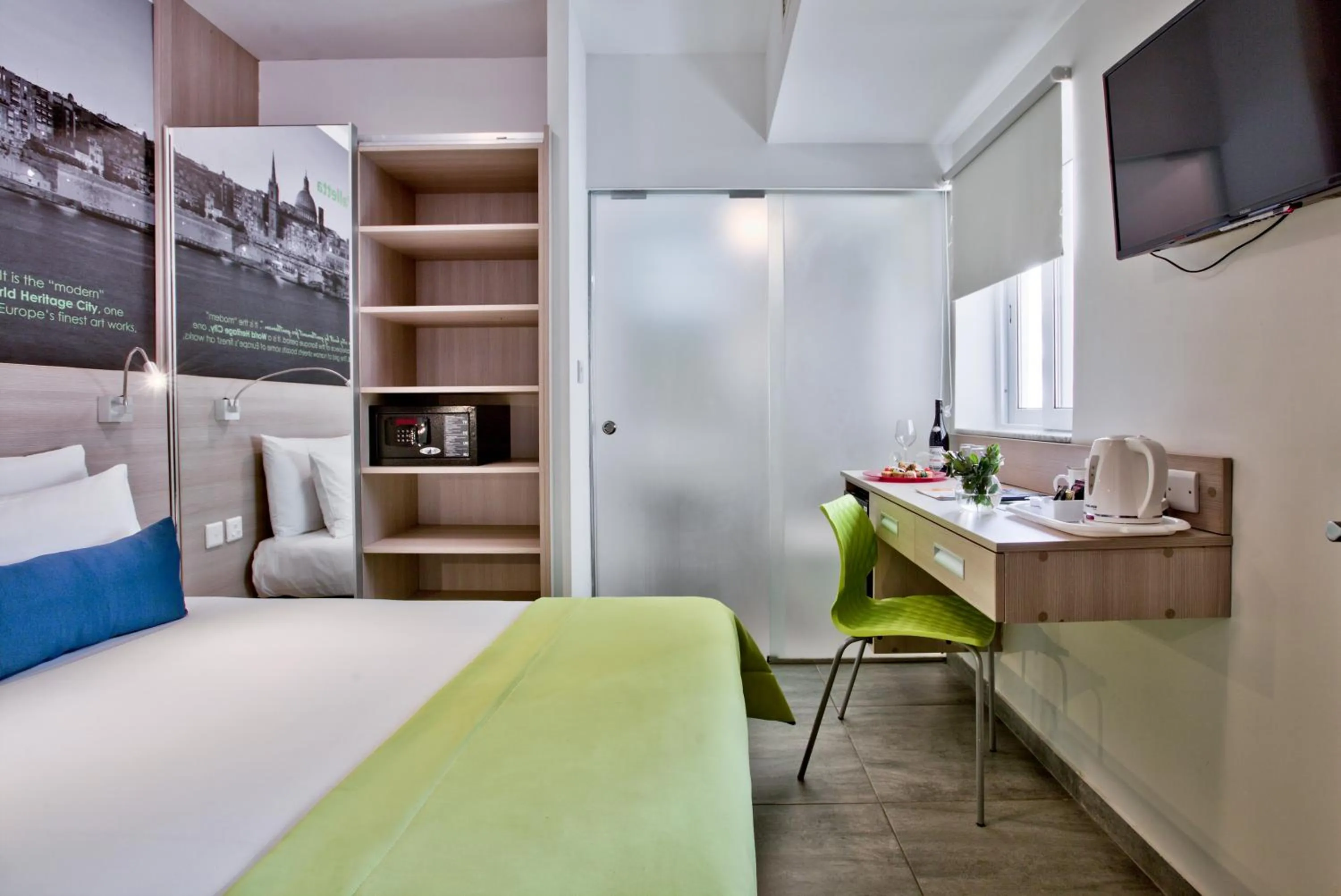 Property building, Bed in Hotel Santana