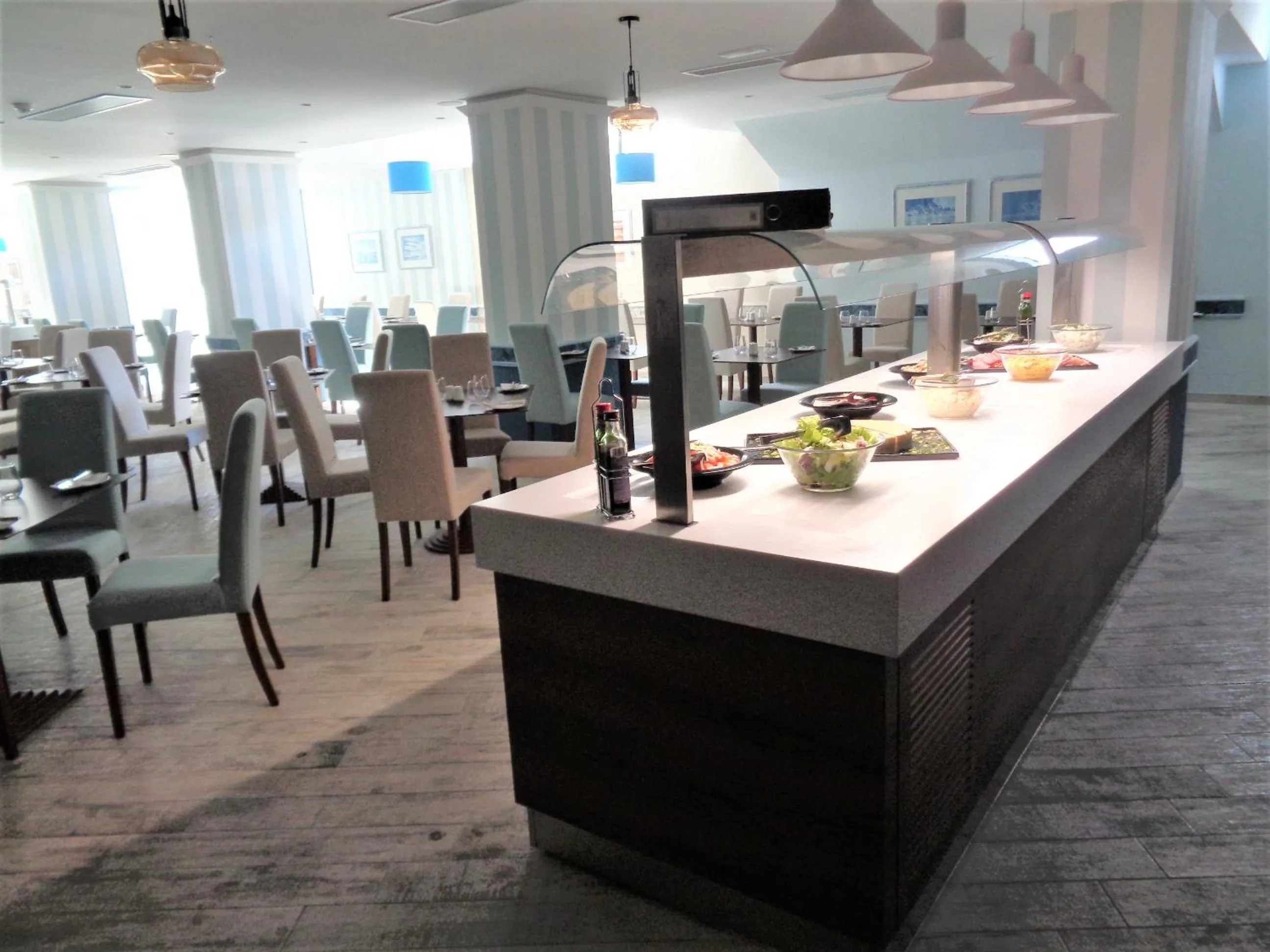 Restaurant/places to eat in Hotel Santana