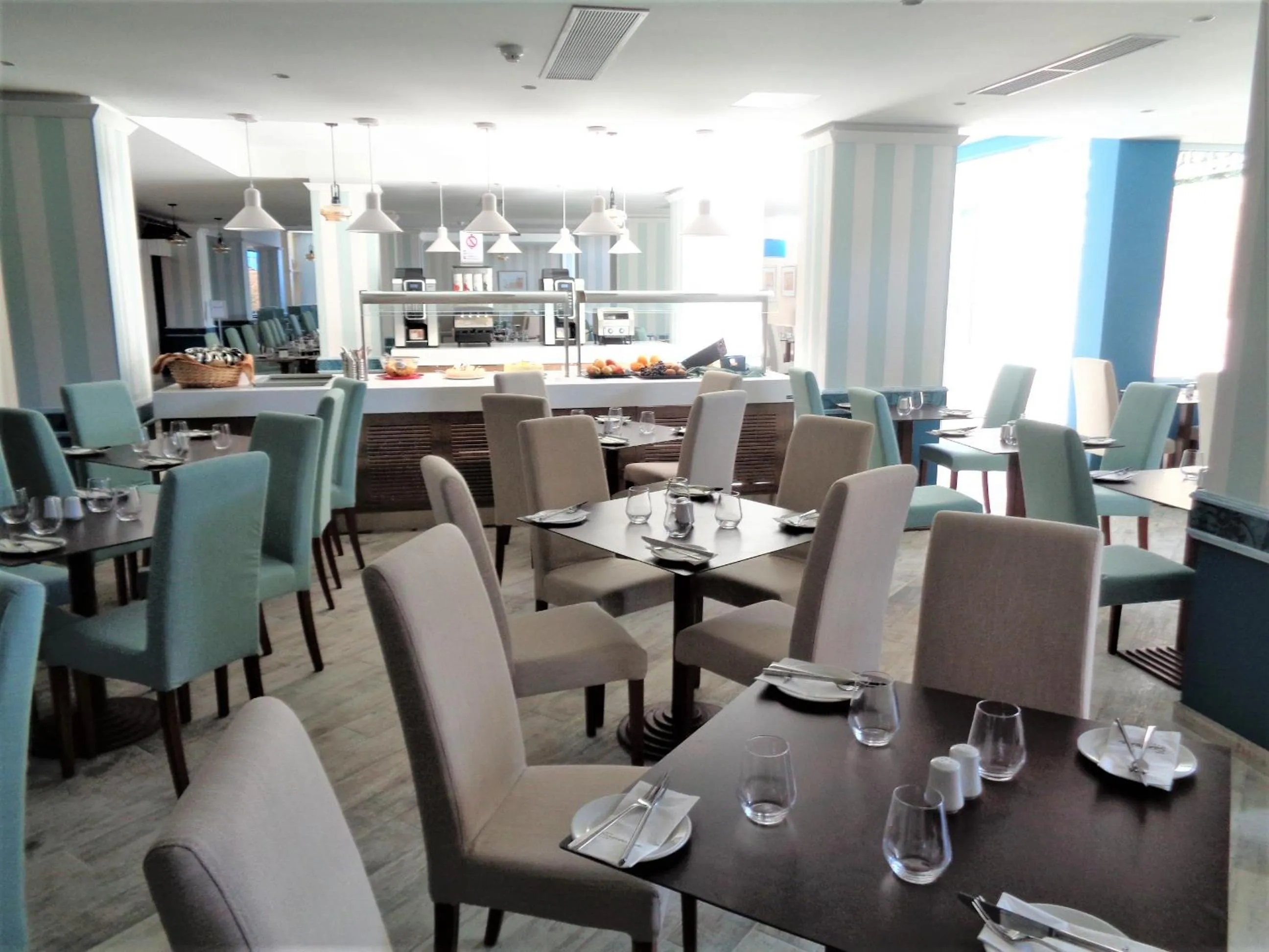 Restaurant/places to eat in Hotel Santana