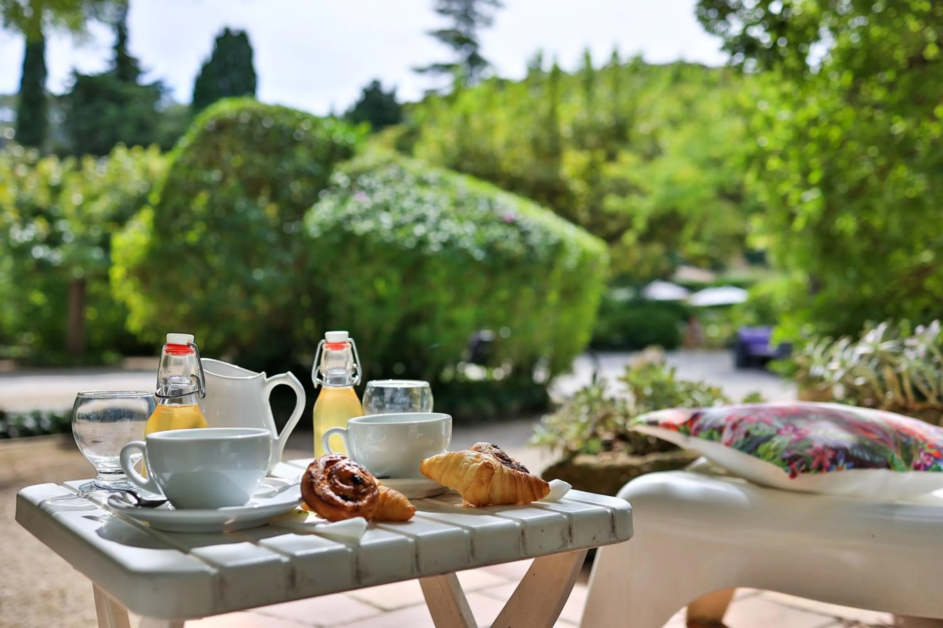 Food and drinks in Logis Hôtel Castel Mouisson