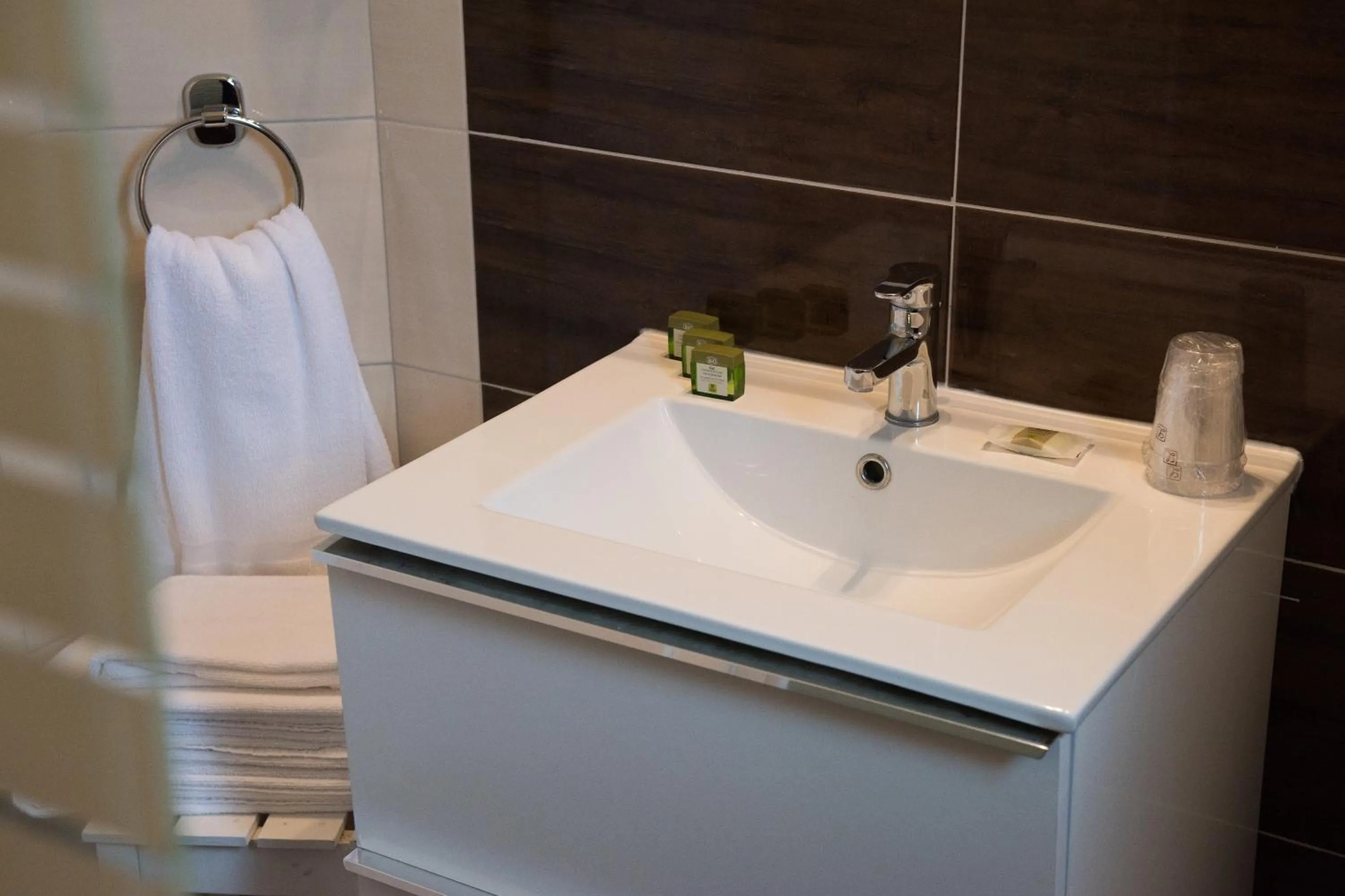 Bathroom in Logis Hôtel Castel Mouisson