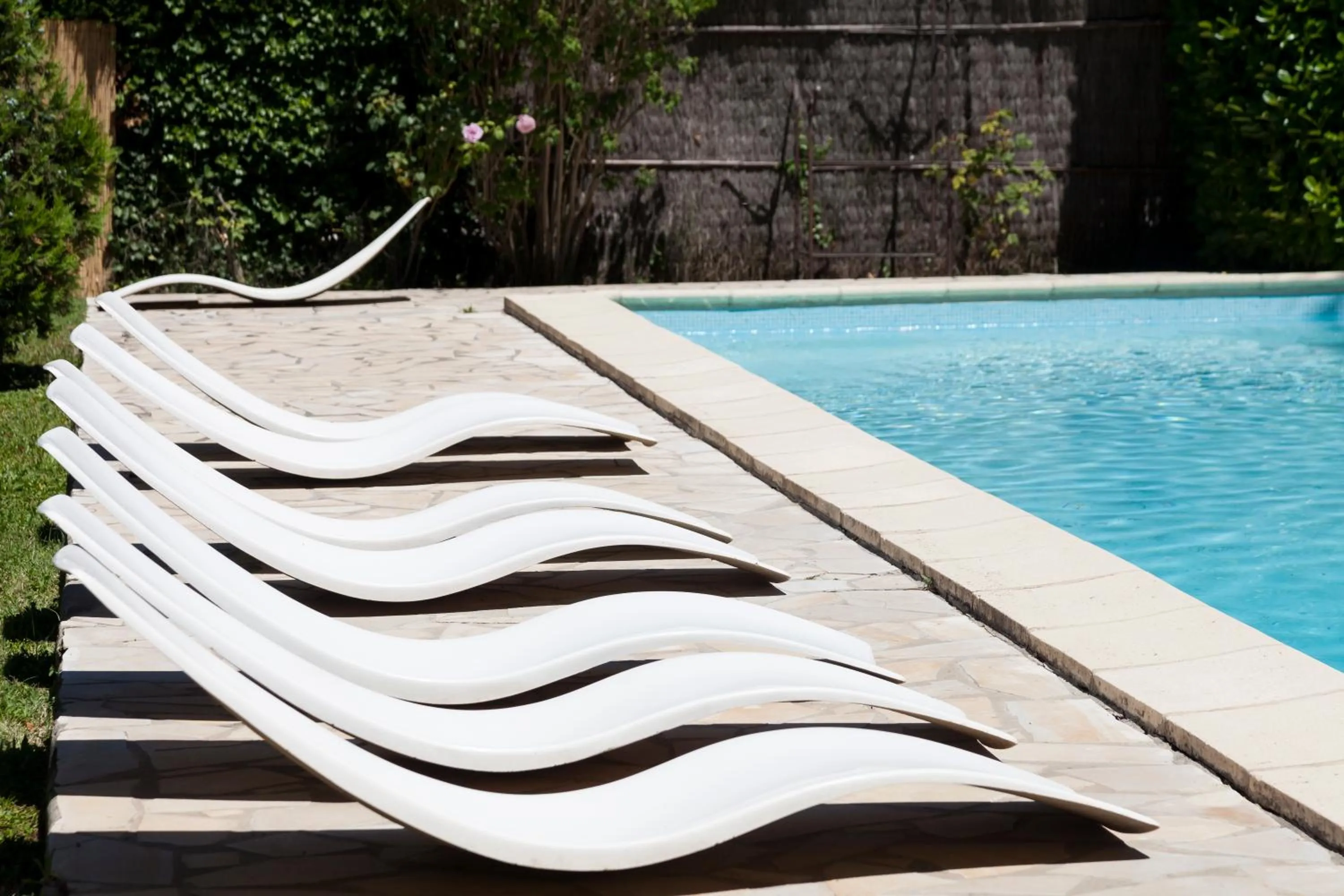 Swimming pool in Logis Hôtel Castel Mouisson