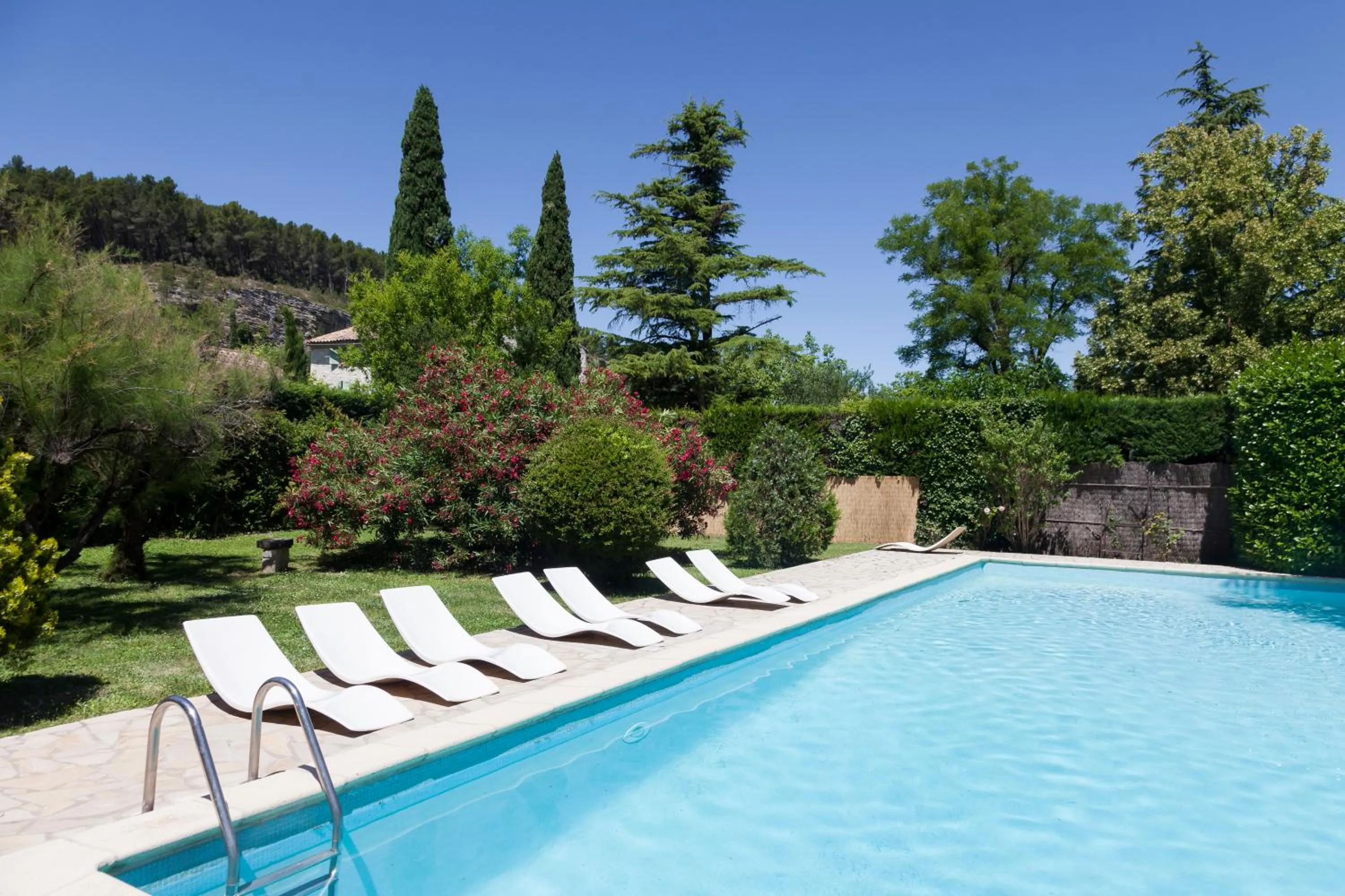 Garden in Logis Hôtel Castel Mouisson